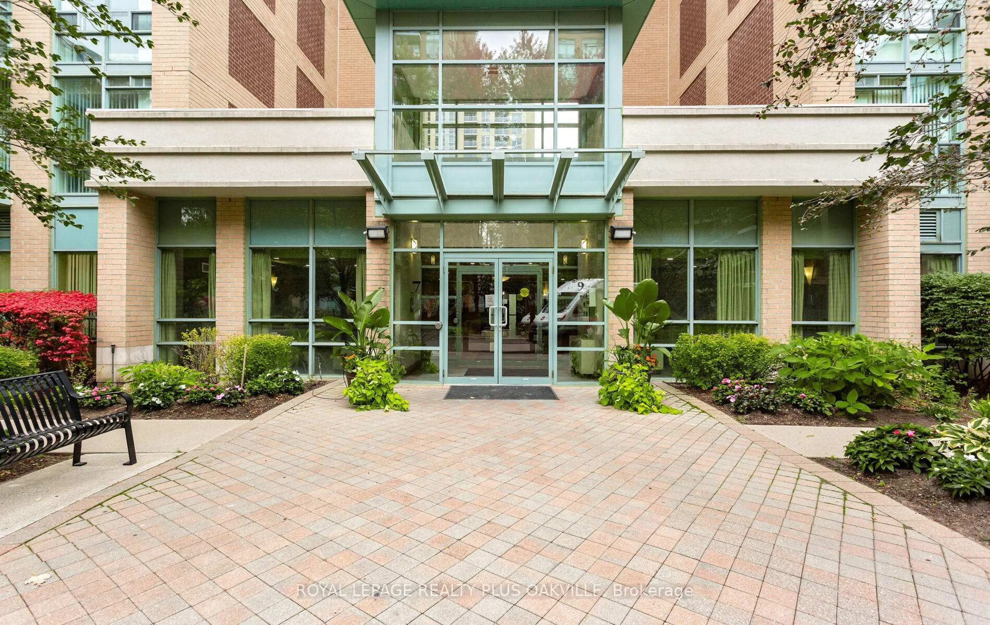 Indoor foyer for 7 Michael Power Pl #LPH07, Toronto Ontario M9A 0A4