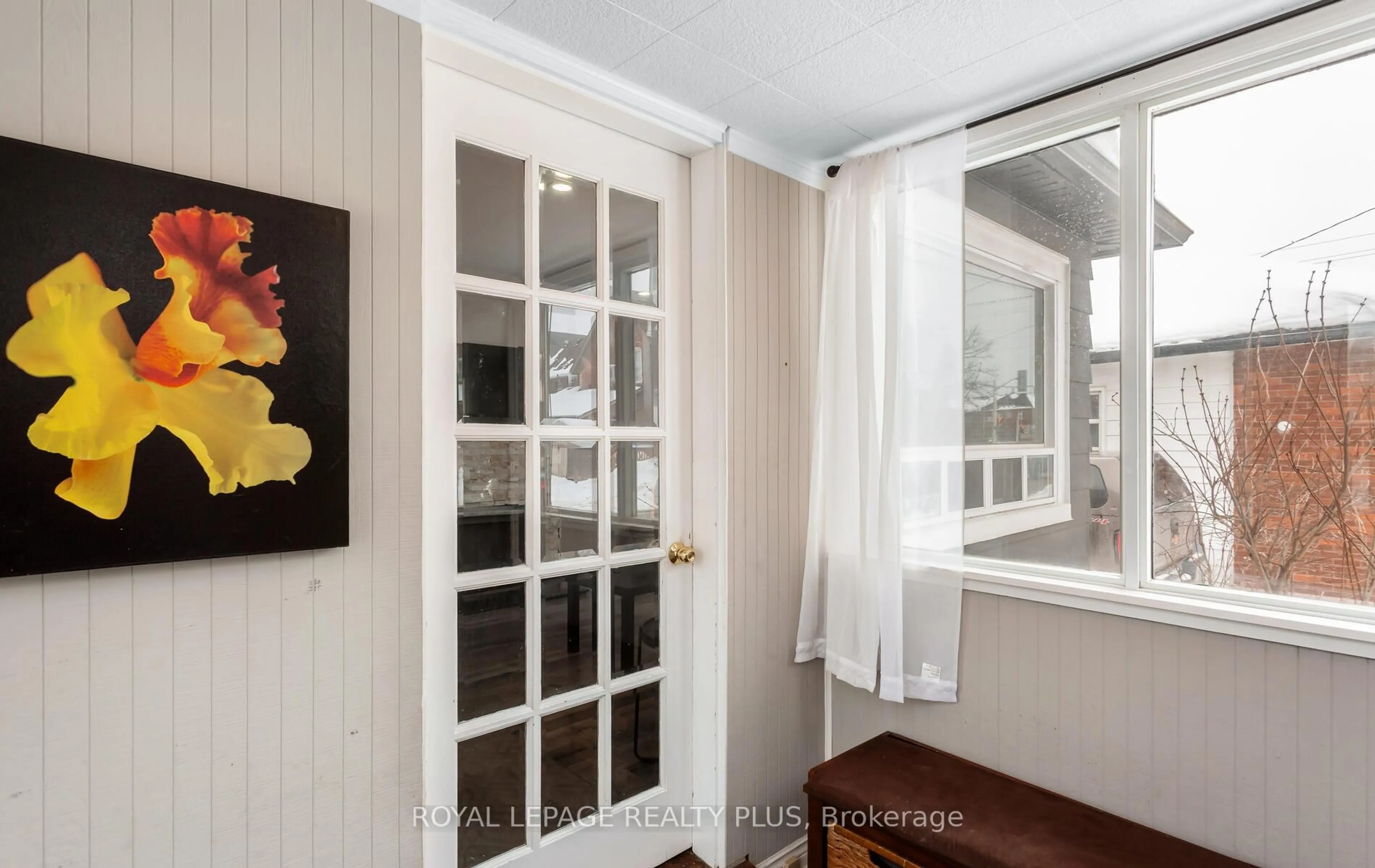 Indoor entryway for 9 Ewing St, Halton Hills Ontario L7G 2P6