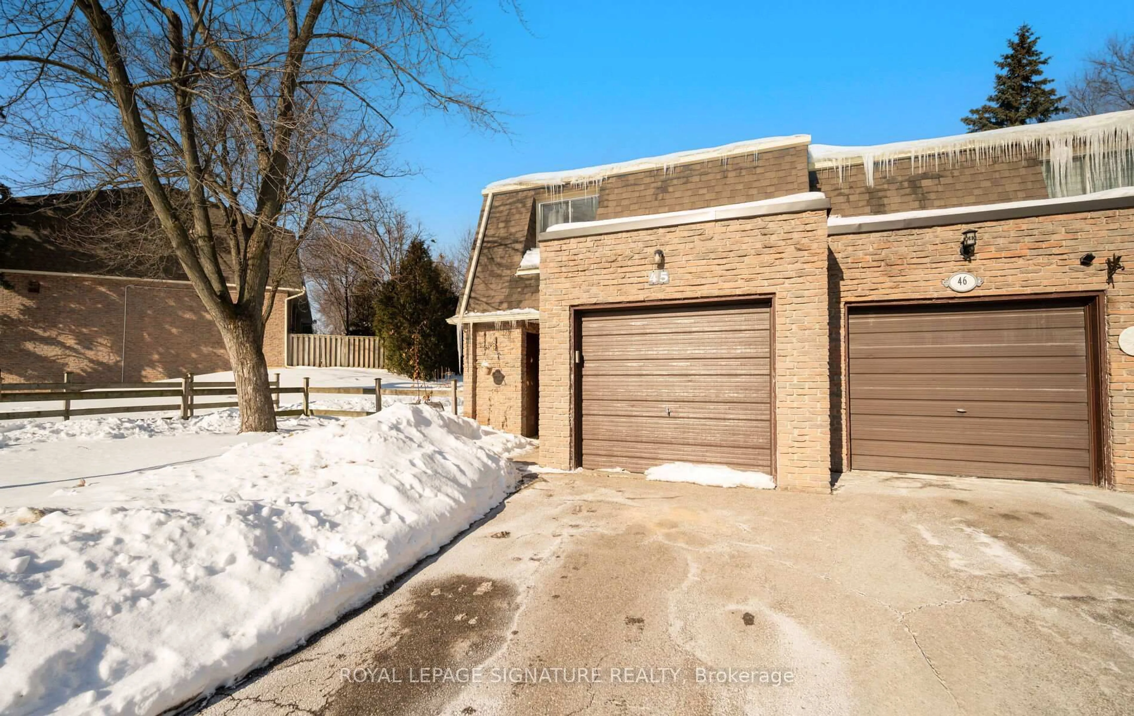 Home with brick exterior material, street for 7430 Copenhagen Rd, Mississauga Ontario L5N 2C4