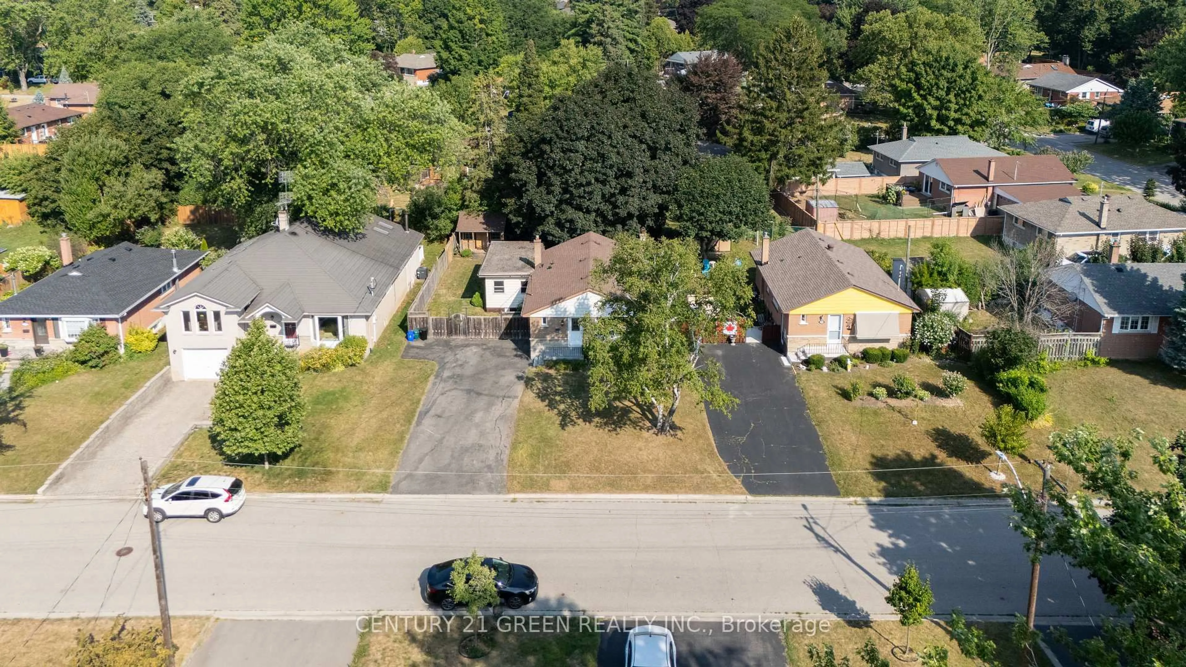A pic from outside/outdoor area/front of a property/back of a property/a pic from drone, street for 1303 Bunnell Dr, Burlington Ontario L7P 2E2
