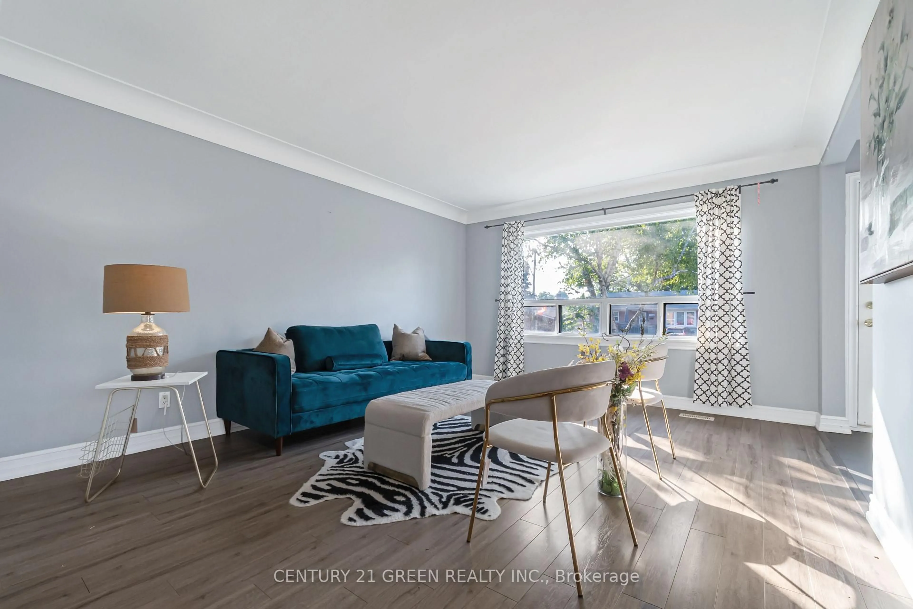 Living room with furniture, wood/laminate floor for 1303 Bunnell Dr, Burlington Ontario L7P 2E2