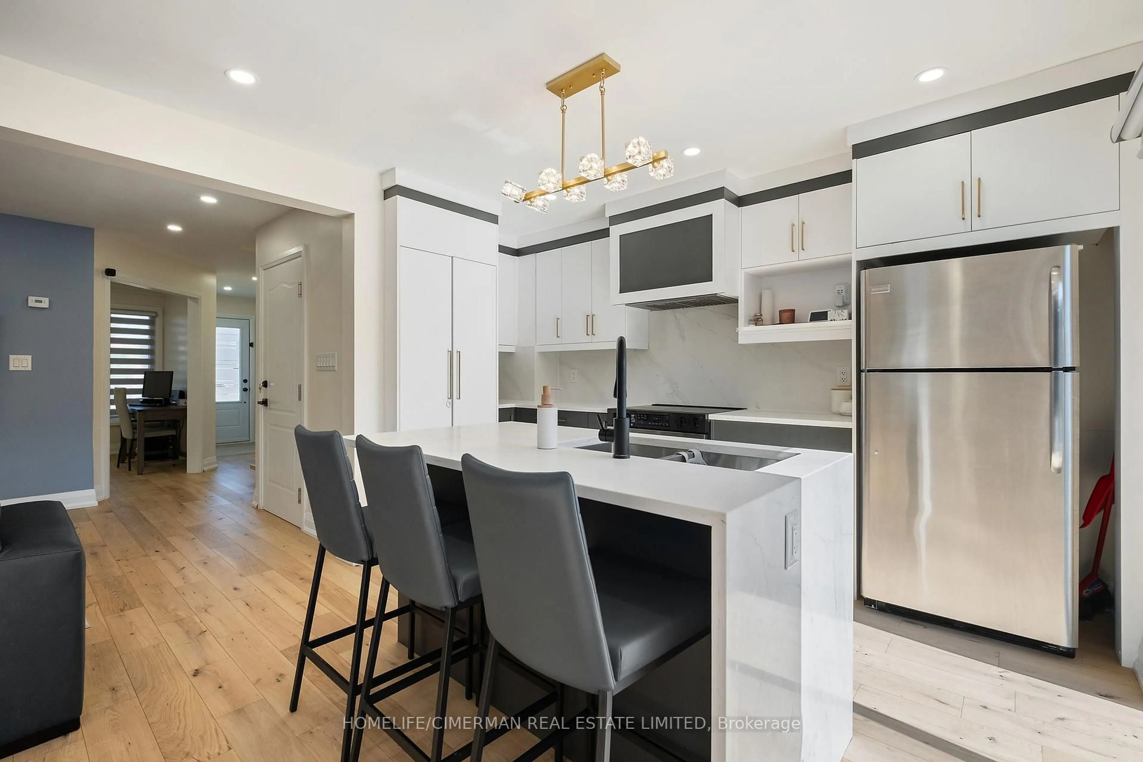 Open concept kitchen, unknown for 39 Stanwell Dr, Brampton Ontario L6Z 3Y8