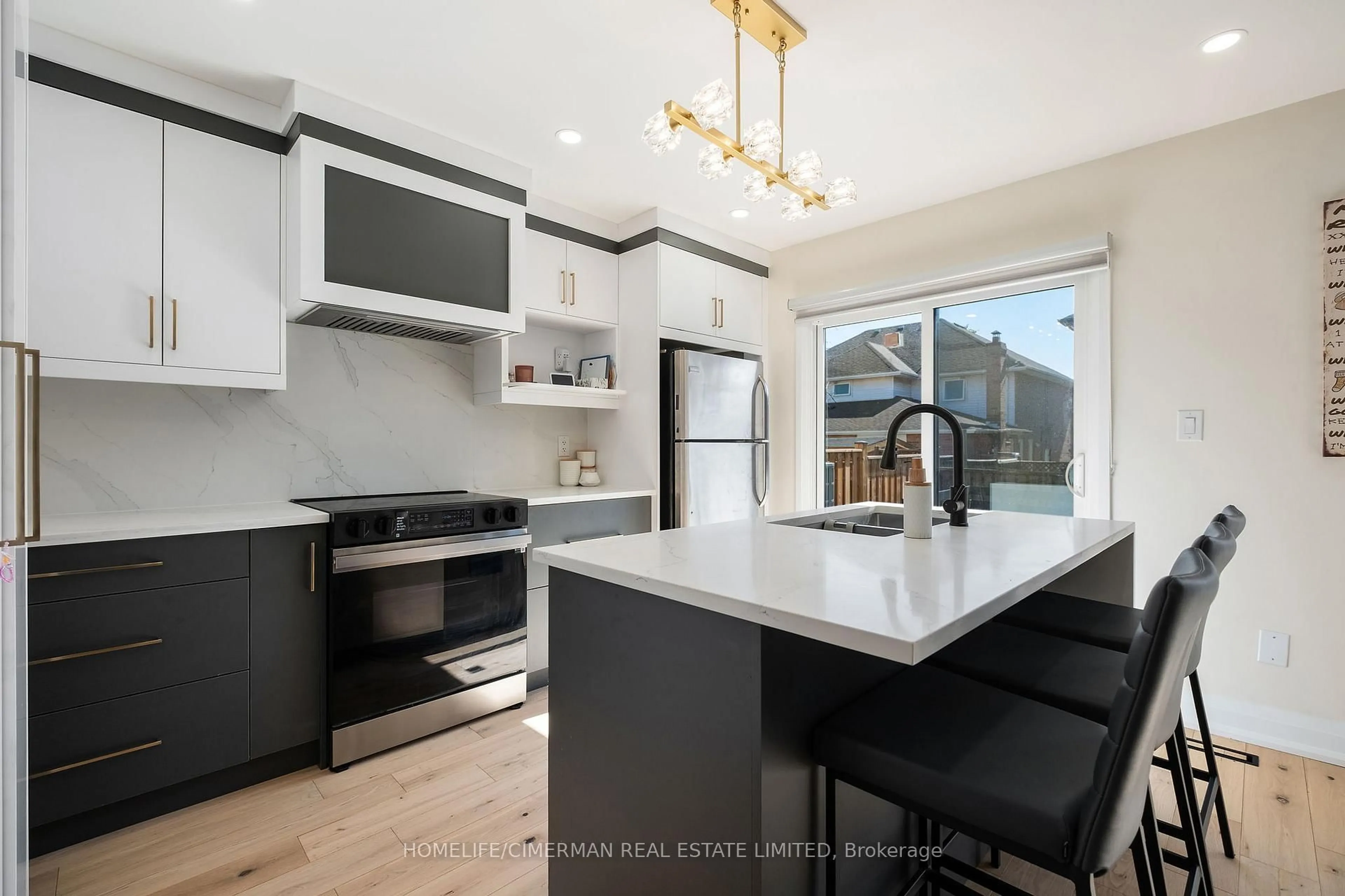 Open concept kitchen, unknown for 39 Stanwell Dr, Brampton Ontario L6Z 3Y8