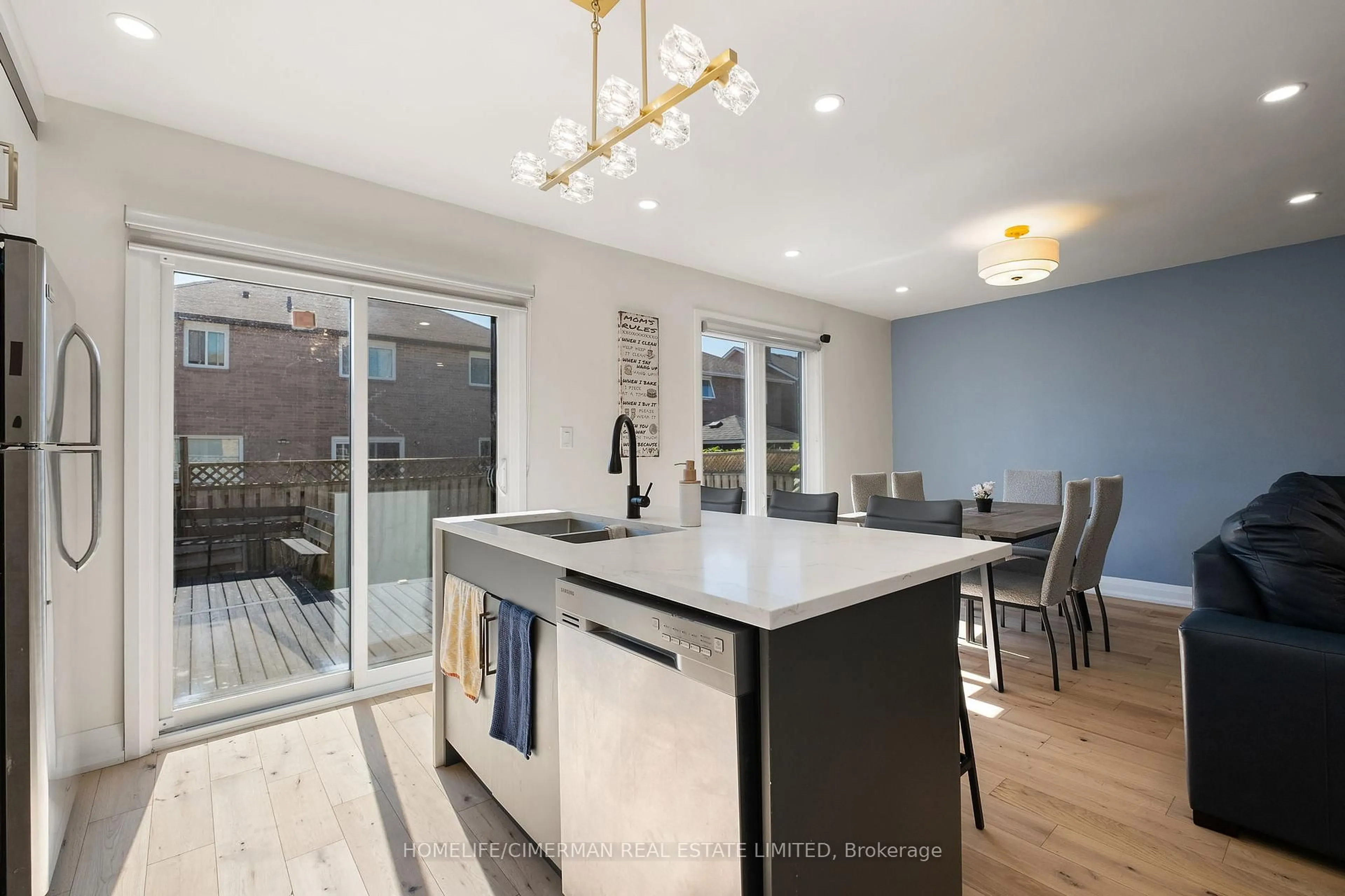 Open concept kitchen, ceramic/tile floor for 39 Stanwell Dr, Brampton Ontario L6Z 3Y8