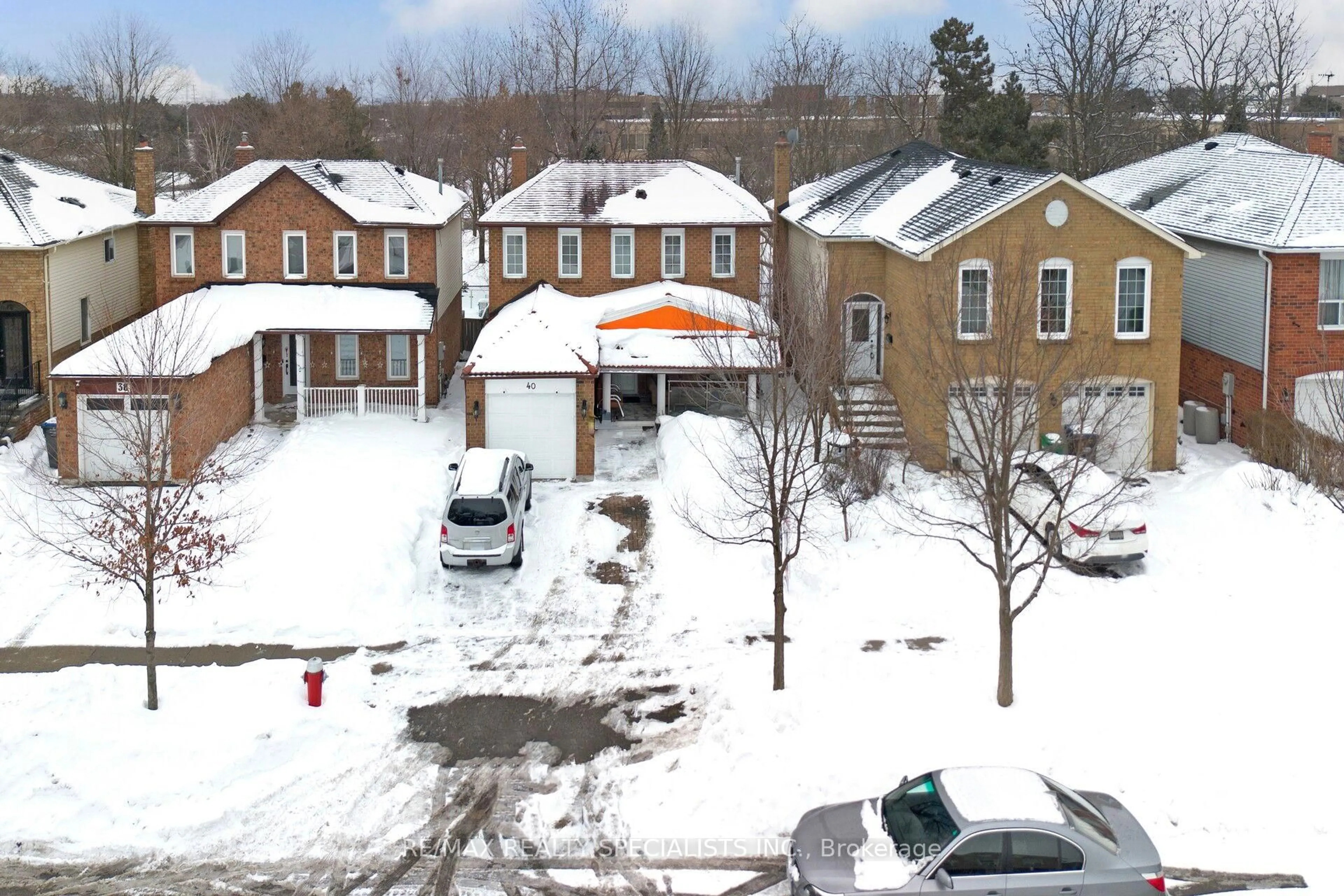 A pic from outside/outdoor area/front of a property/back of a property/a pic from drone, street for 40 Floribunda Cres, Brampton Ontario L6T 4S1