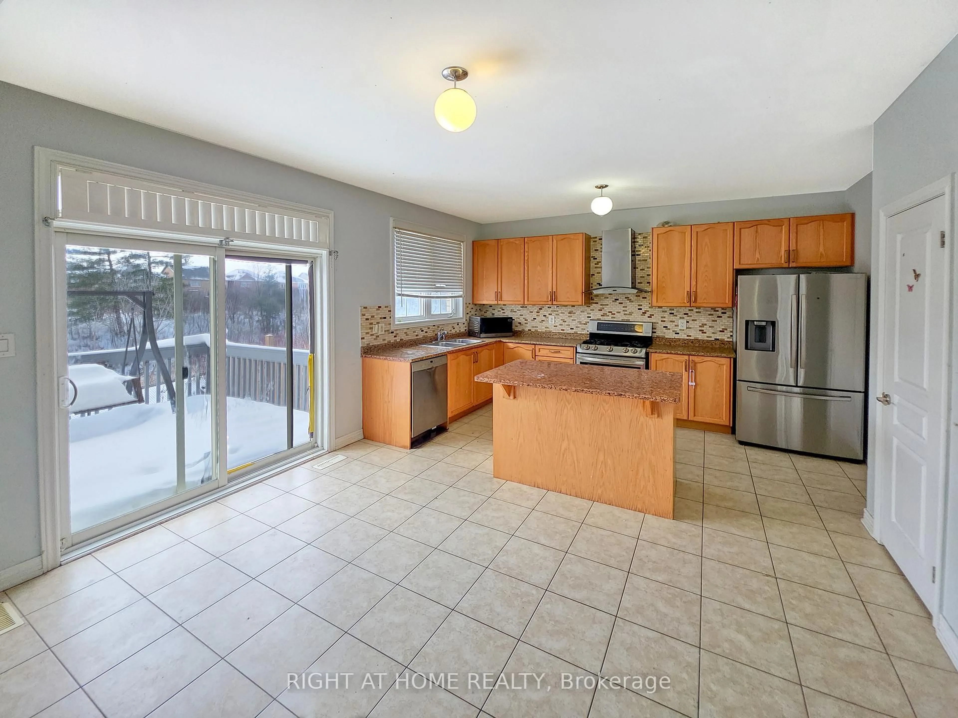 Open concept kitchen, ceramic/tile floor for 68 Elmcrest Dr, Brampton Ontario L6Y 5Z2