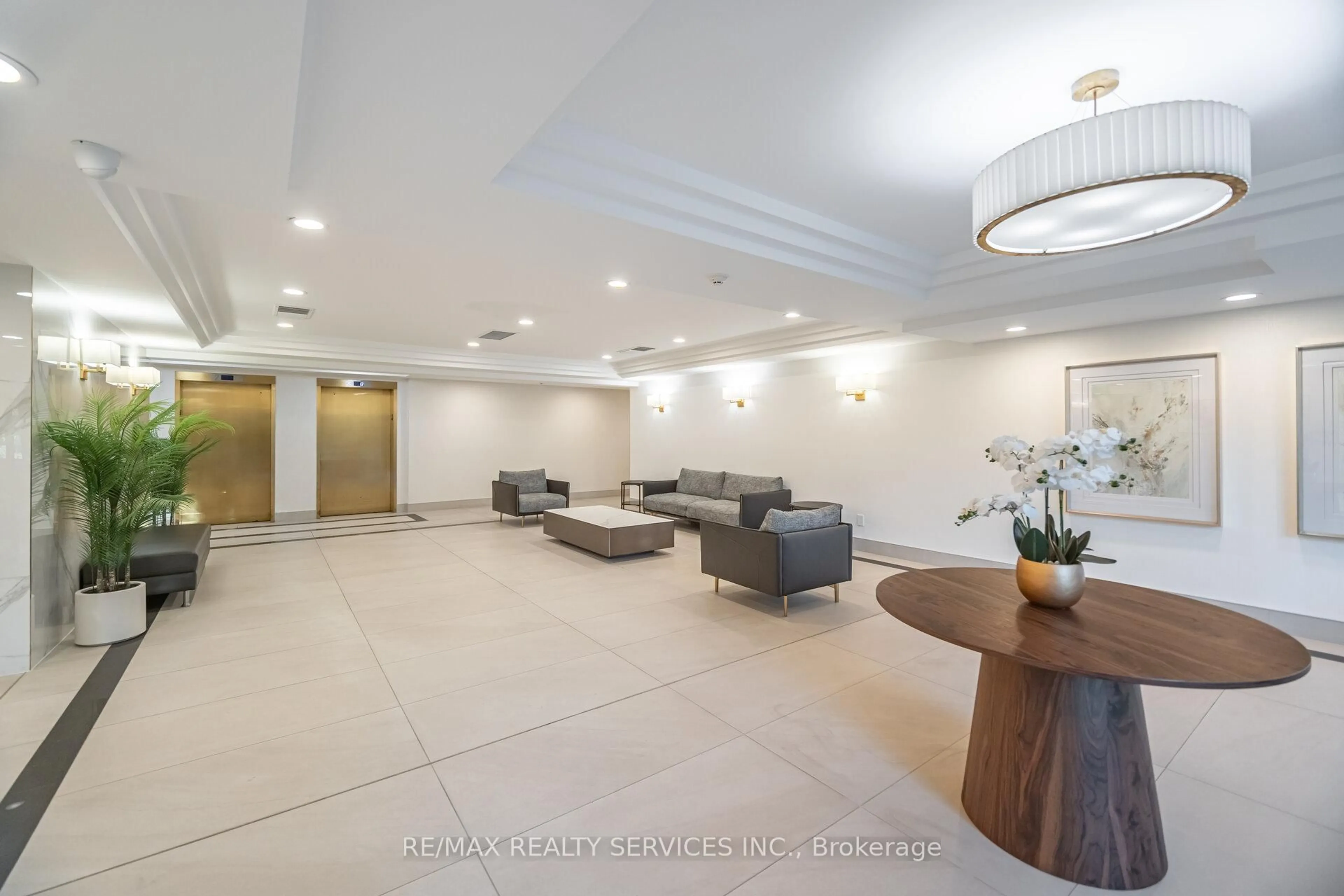 Lobby for 22 Hanover Rd #1502, Brampton Ontario L6S 5K7