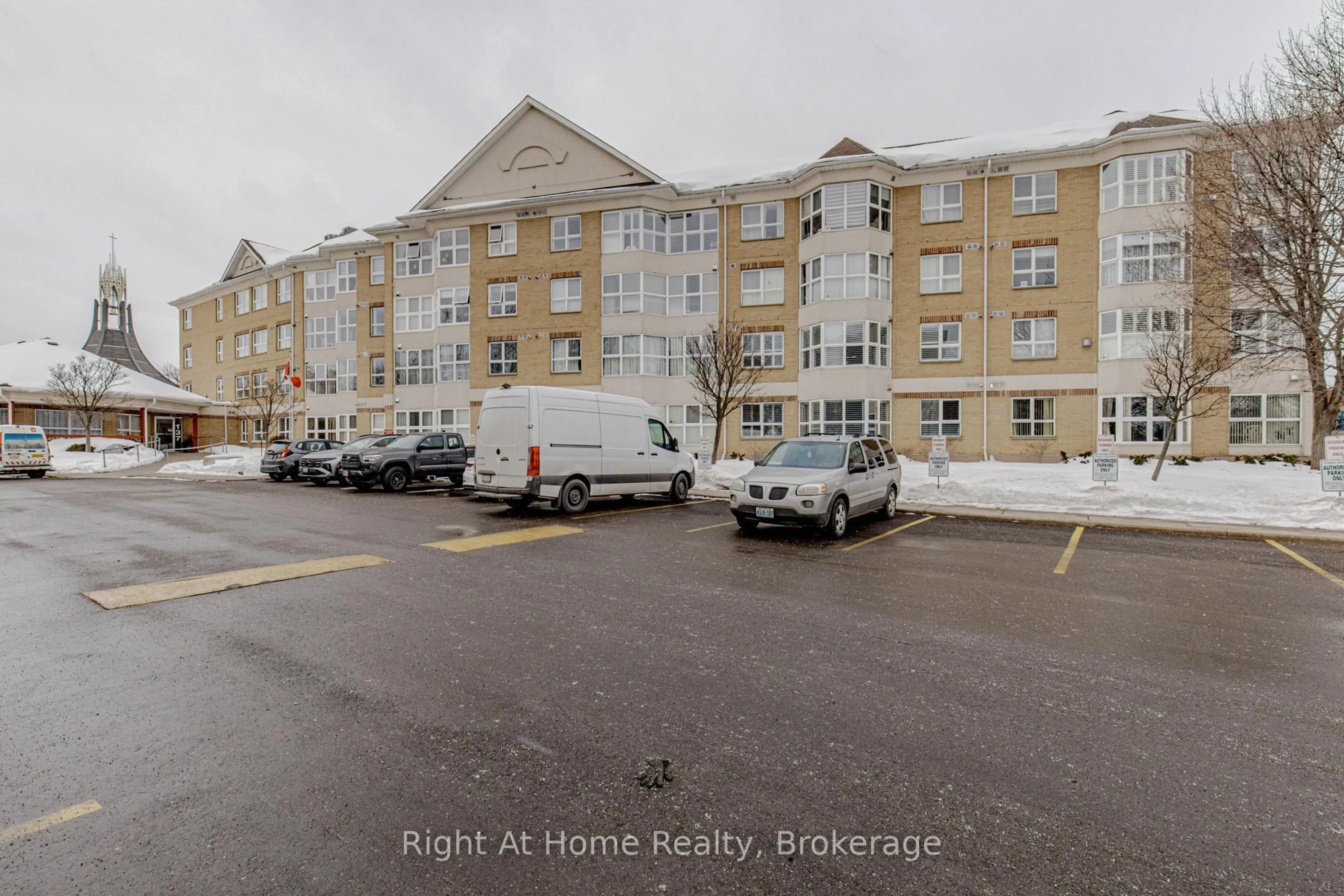 Unknown for 137 Martin St #106, Milton Ontario L9T 5H4