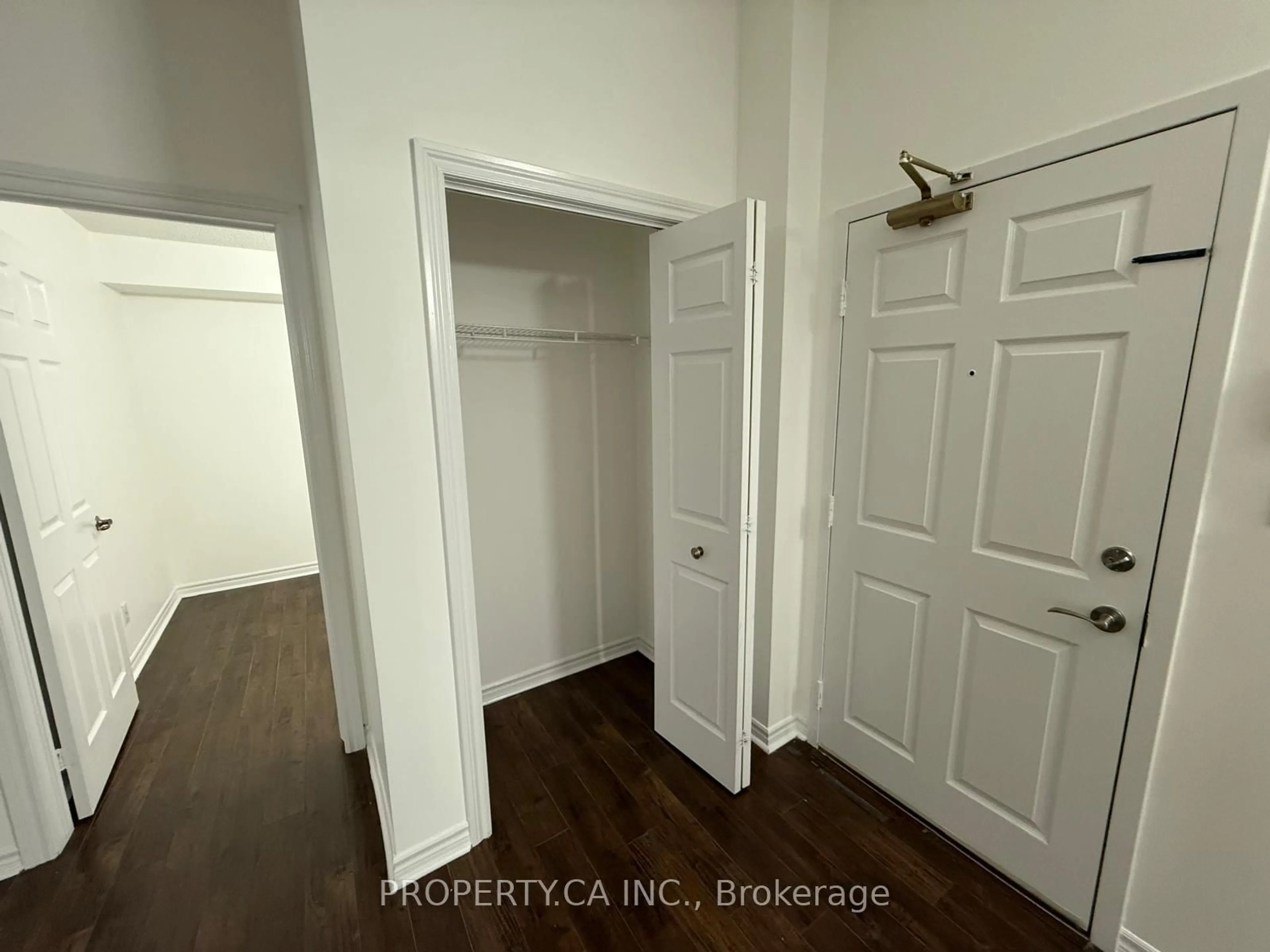 A pic of a room for 1460 Bishops Gate #406, Oakville Ontario L6M 4N5