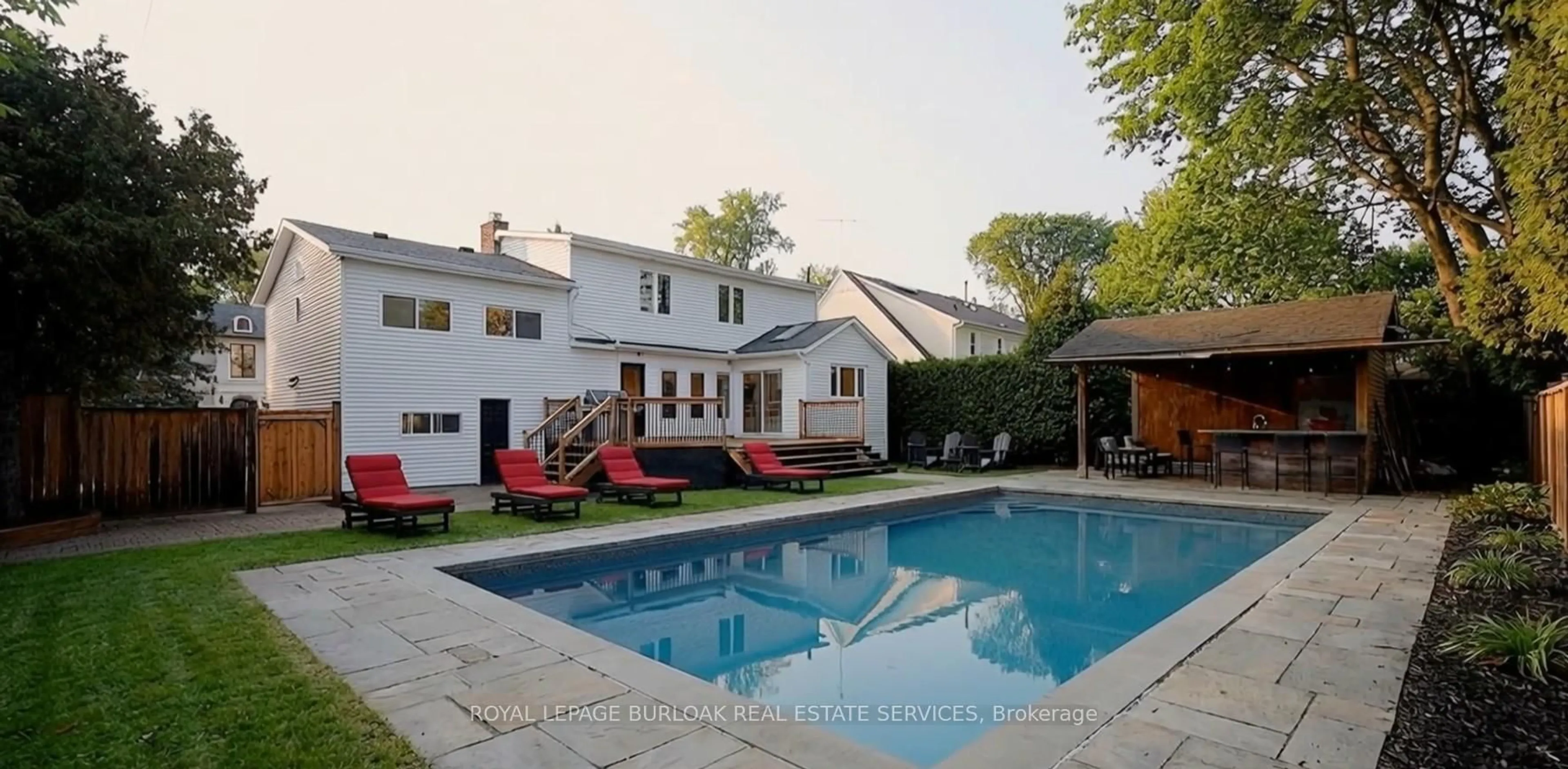 Pool for 282 Pine Cove Rd, Burlington Ontario L7N 1W2