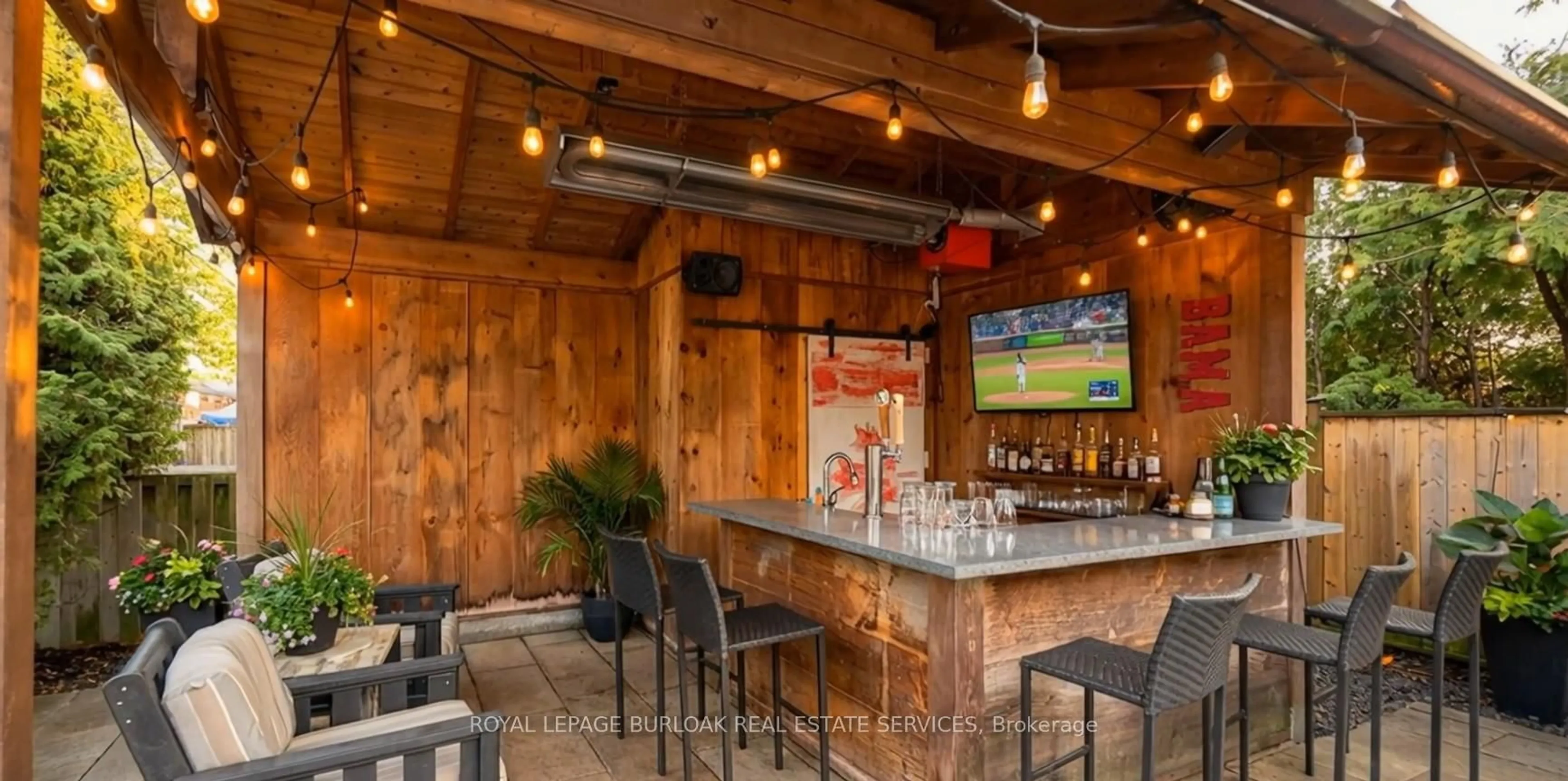 Patio, street for 282 Pine Cove Rd, Burlington Ontario L7N 1W2