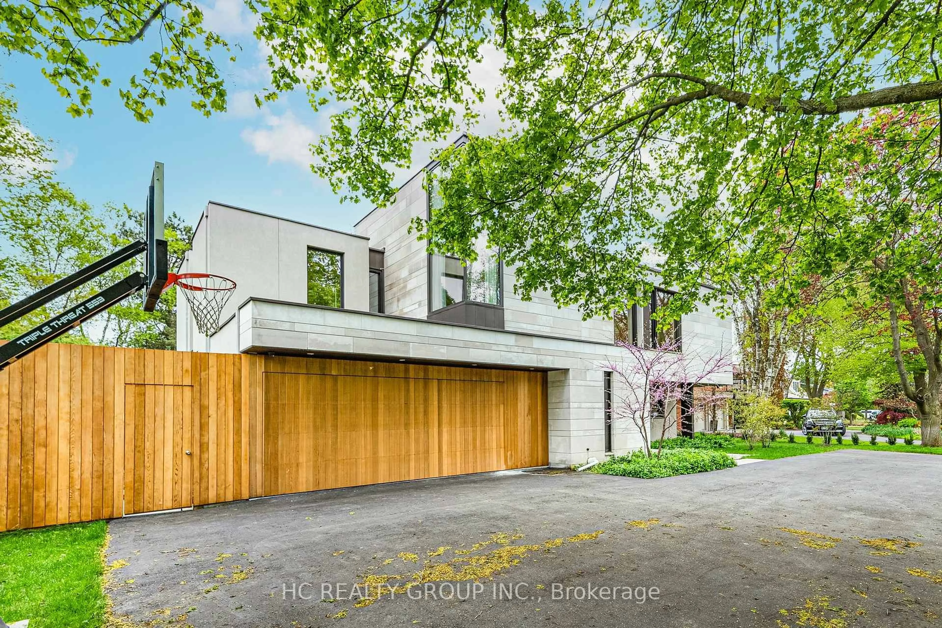 Home with brick exterior material, street for 1336 Hillhurst Rd, Oakville Ontario L6J 1X5