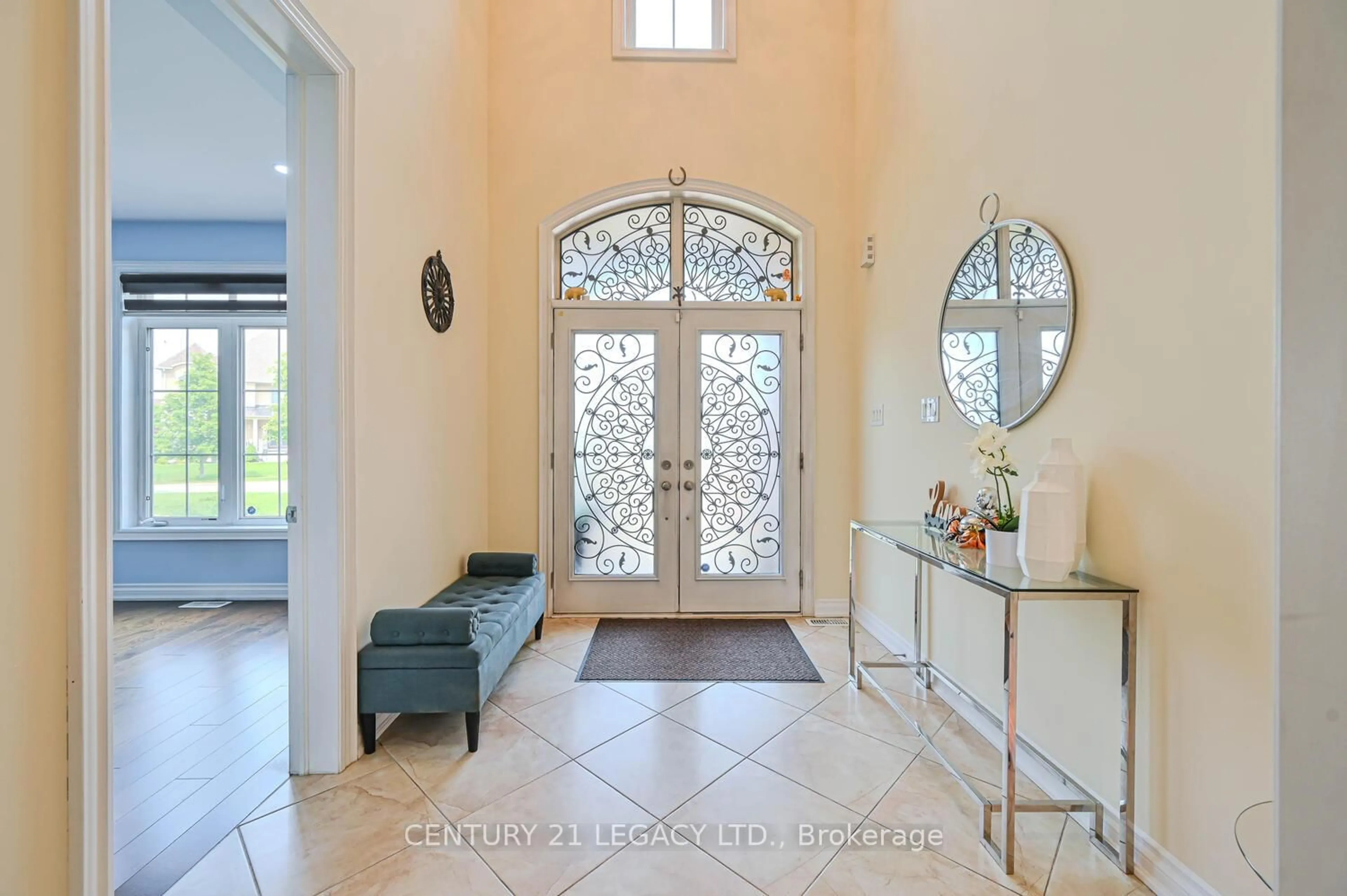 Indoor entryway for 34 Cannington Cres, Brampton Ontario L6X 2Y5