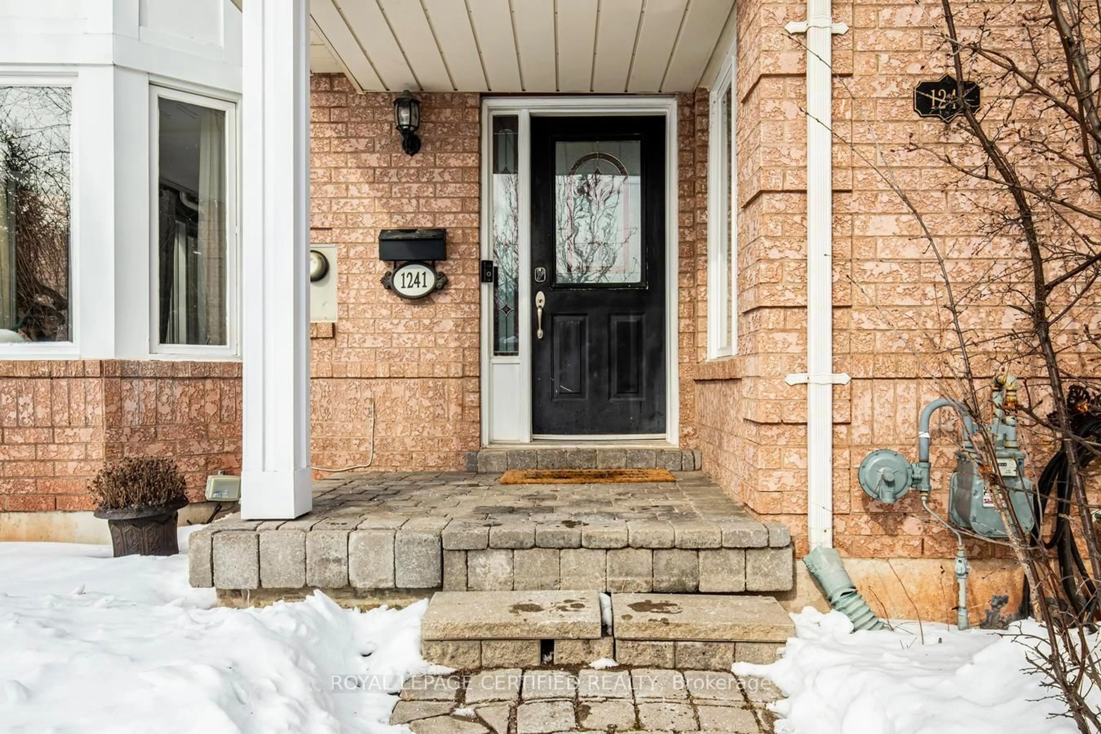 Indoor entryway for 1241 Brillinger St, Oakville Ontario L6M 3T2