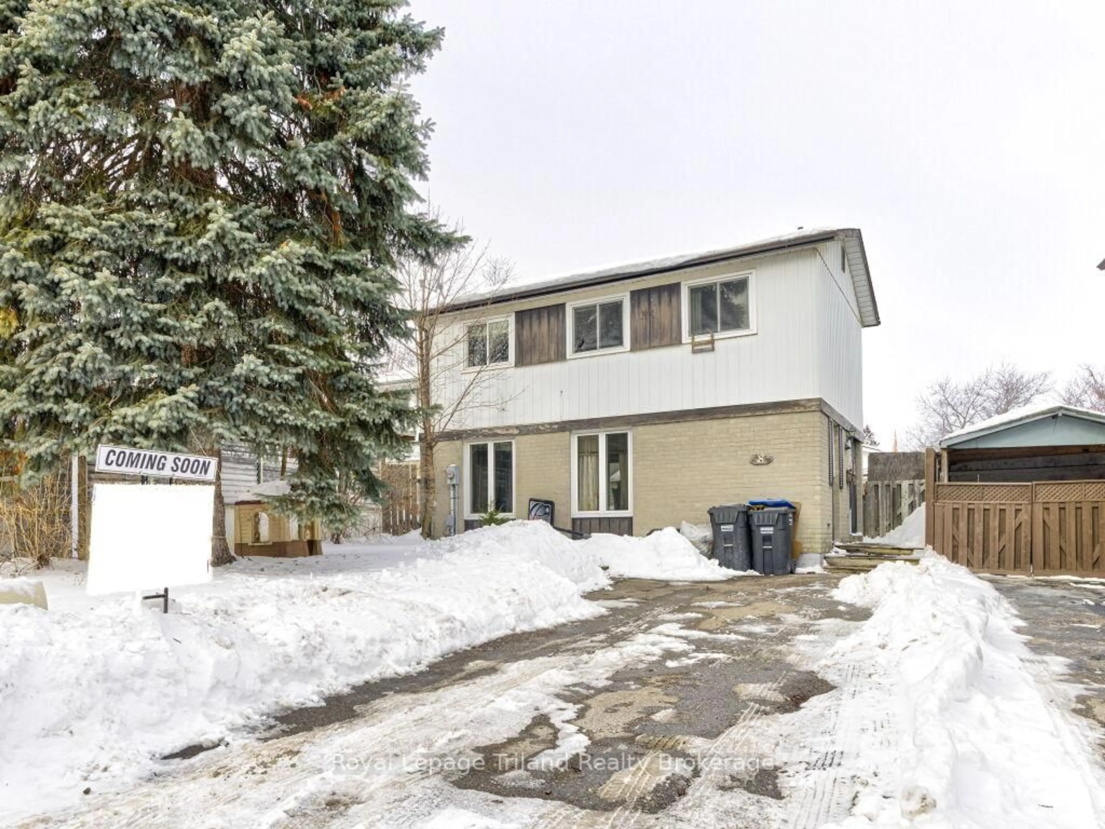 Unknown for 8 Hazelglen Crt, Brampton Ontario L6S 1N7