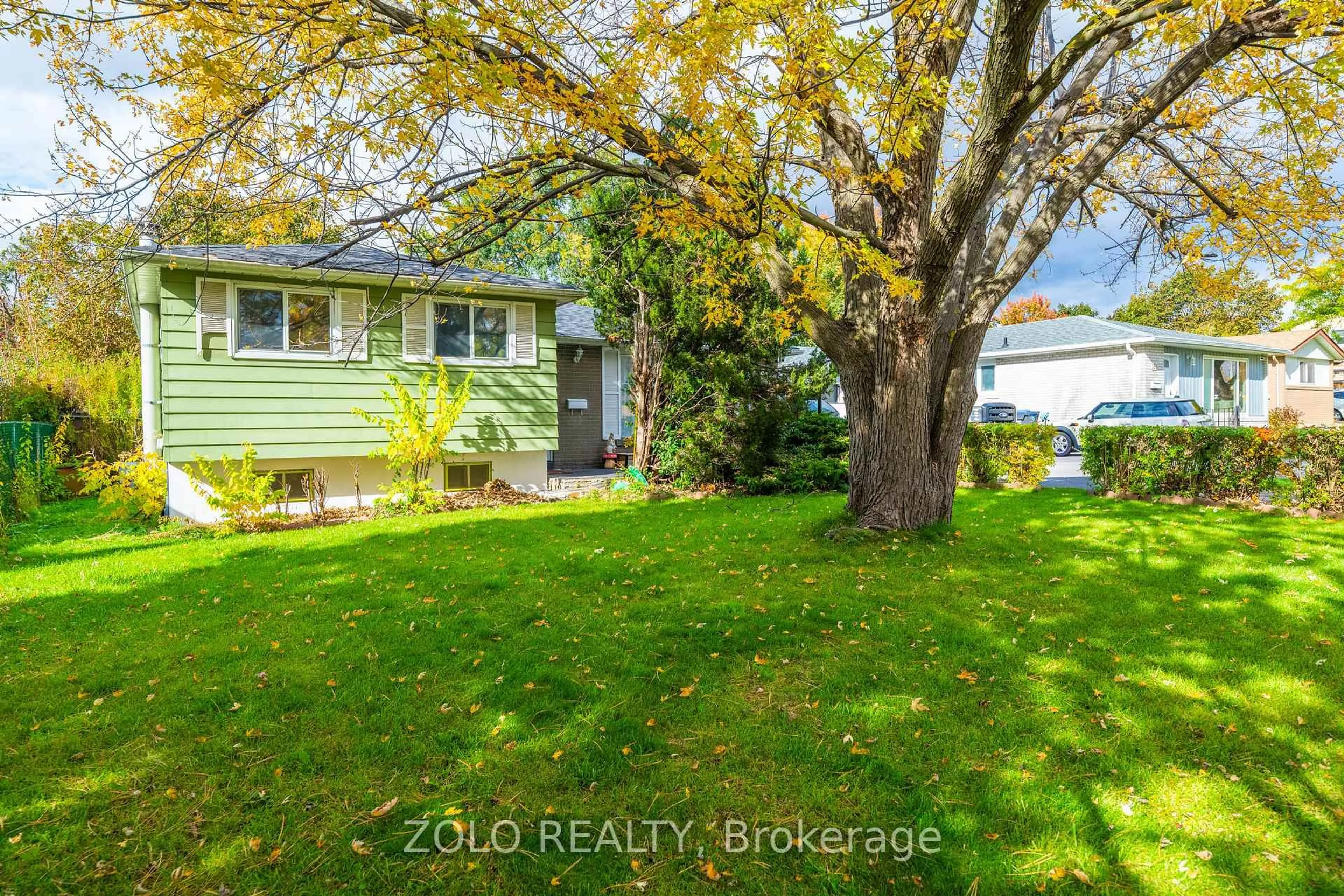 A pic from outside/outdoor area/front of a property/back of a property/a pic from drone, water/lake/river/ocean view for 129 FOLKSTONE Cres, Brampton Ontario L6T 3M6