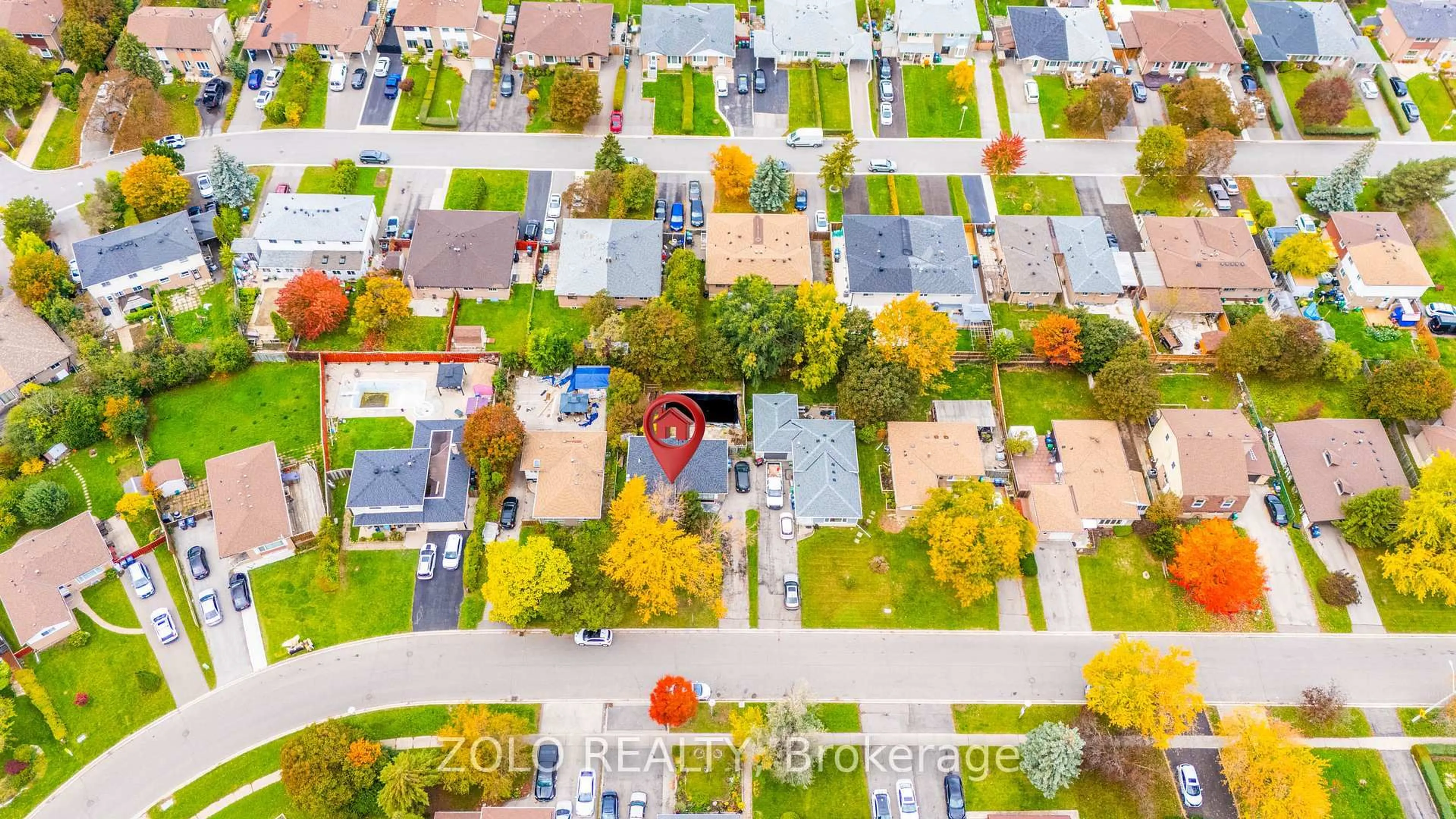 A pic from outside/outdoor area/front of a property/back of a property/a pic from drone, street for 129 FOLKSTONE Cres, Brampton Ontario L6T 3M6