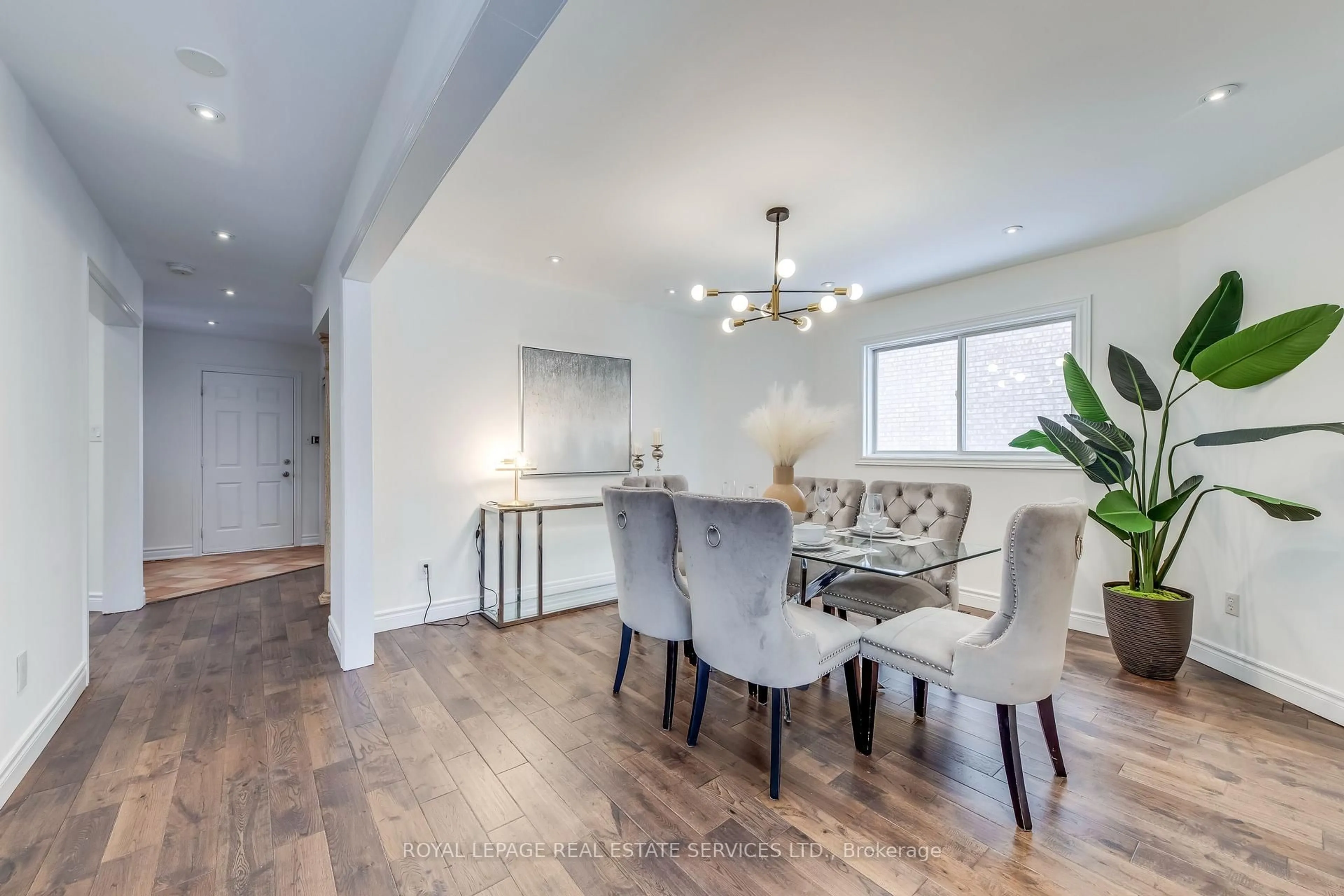 Dining room, wood/laminate floor for 1452 Rimon St, Mississauga Ontario L5V 1T7