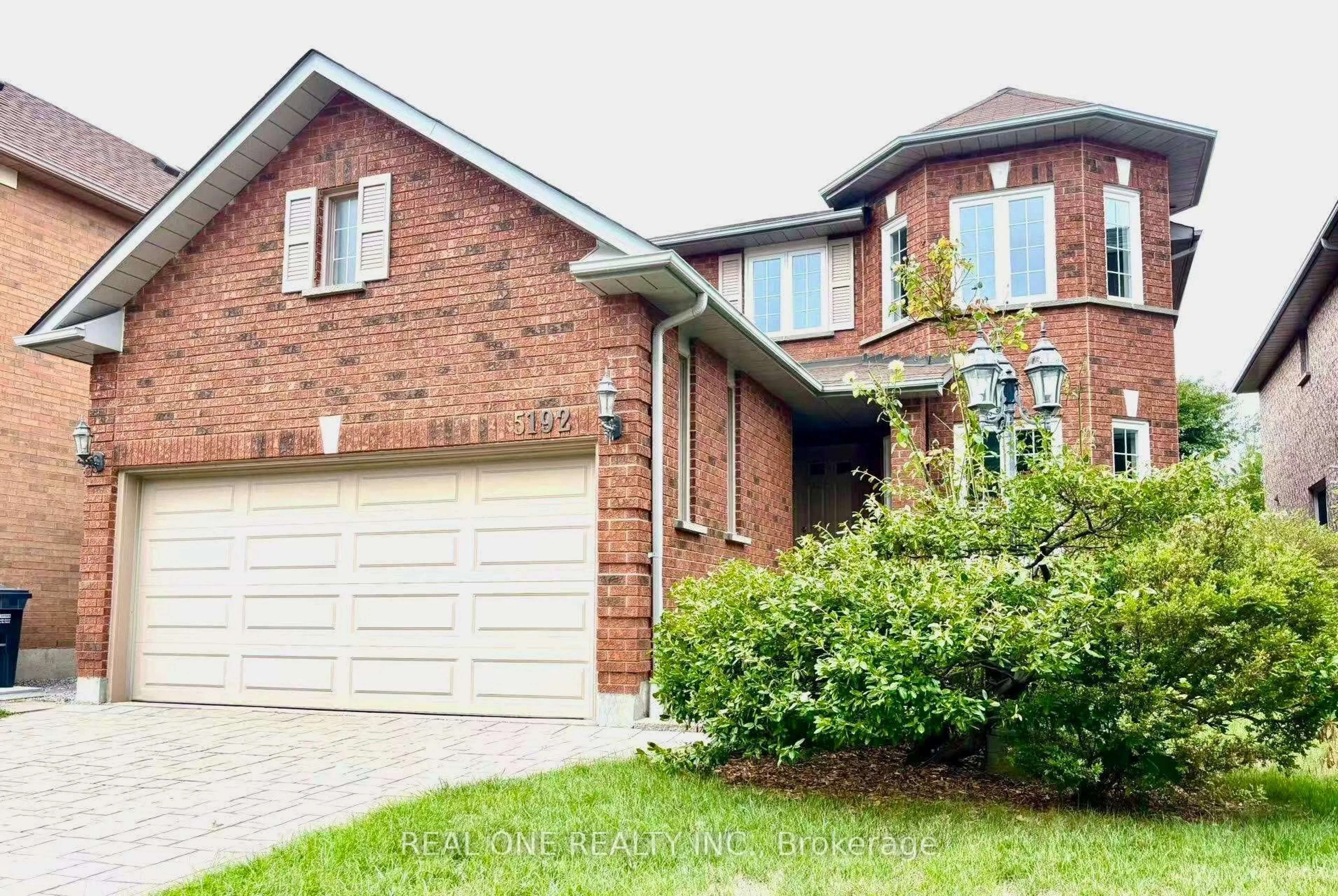 Home with brick exterior material, street for 5192 Castlefield Dr, Mississauga Ontario L5V 1S2
