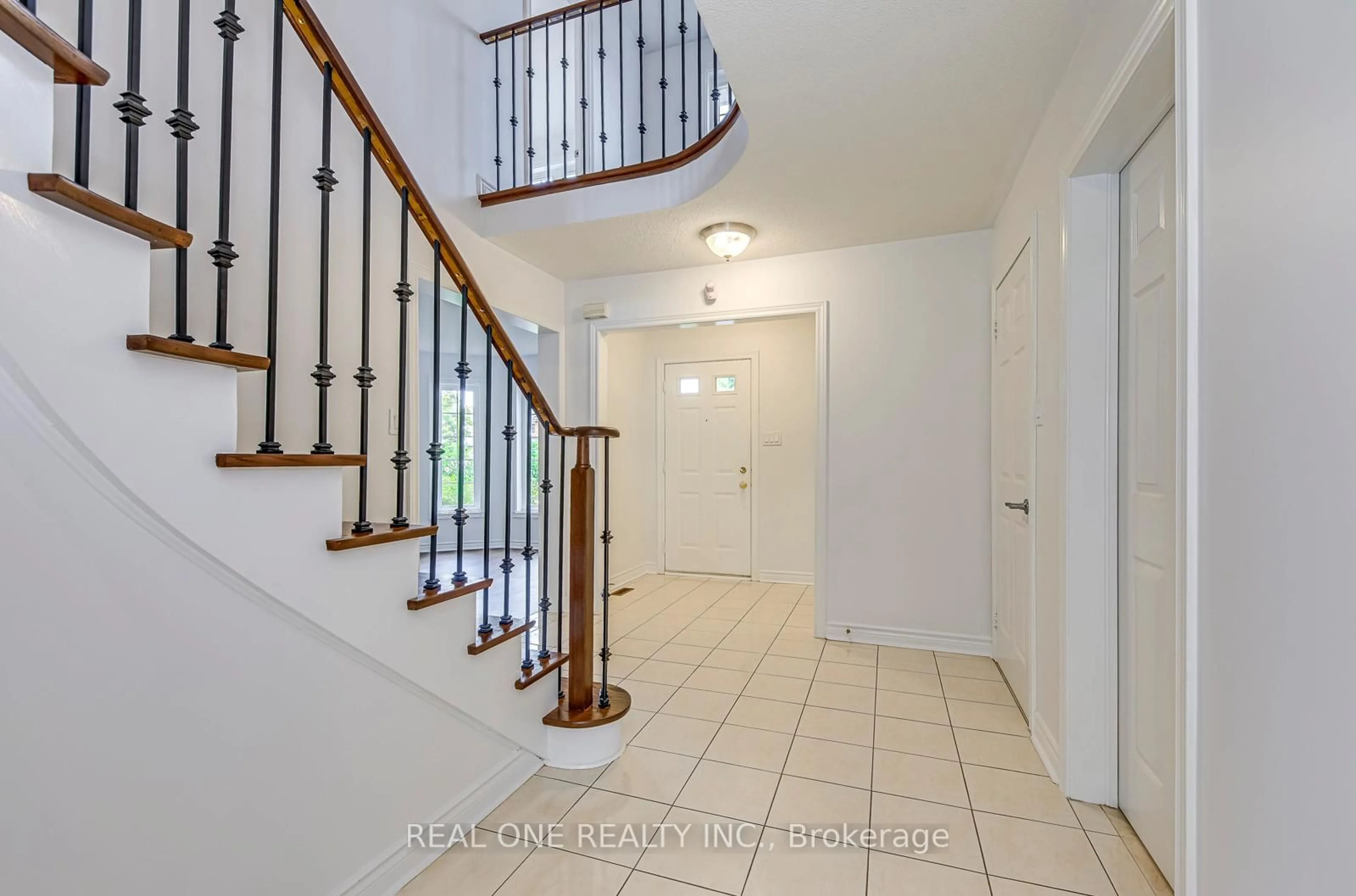 Unknown for 5192 Castlefield Dr, Mississauga Ontario L5V 1S2