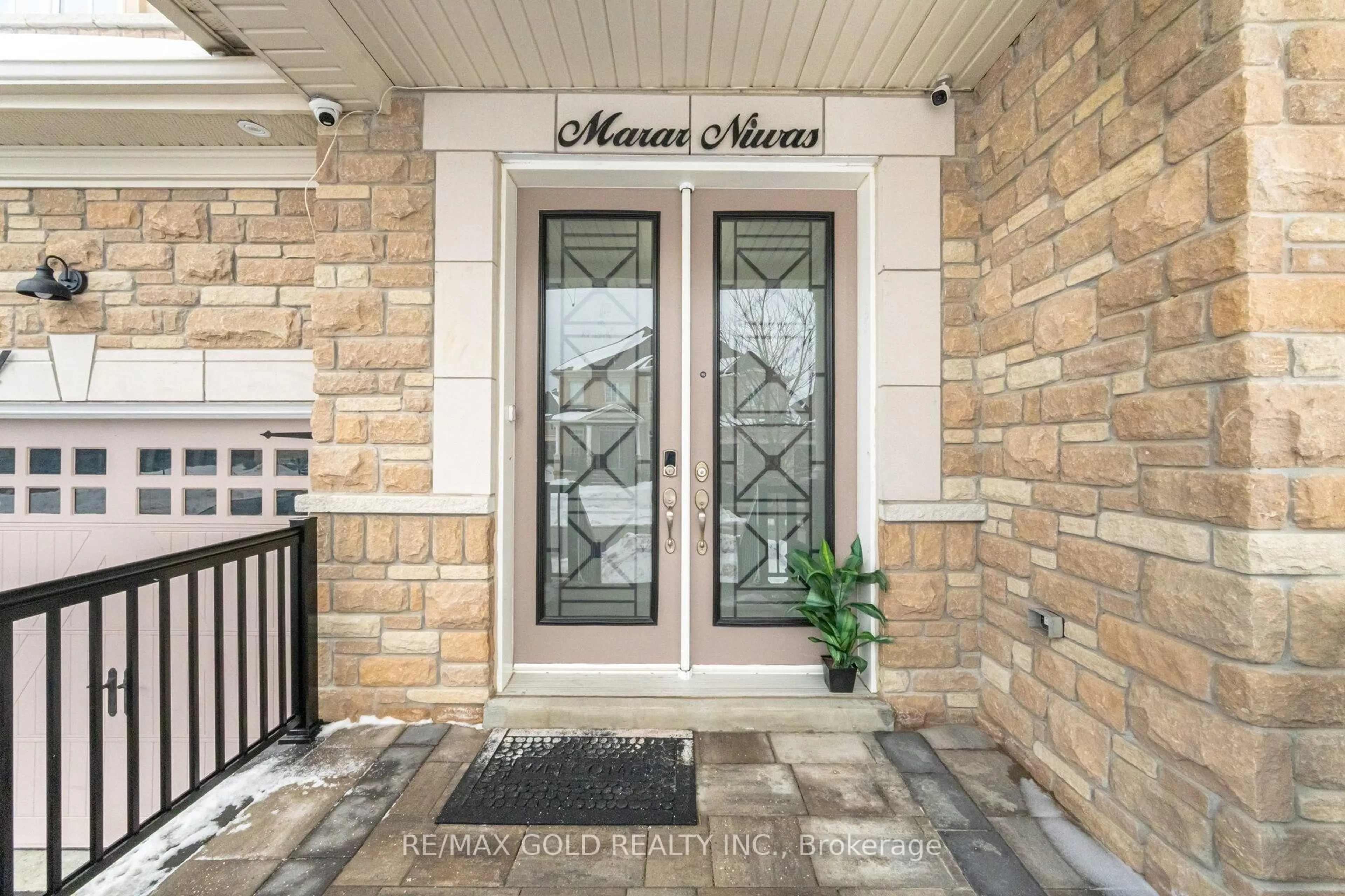 Indoor entryway for 6 Hagerman Rd, Brampton Ontario L6P 4C1