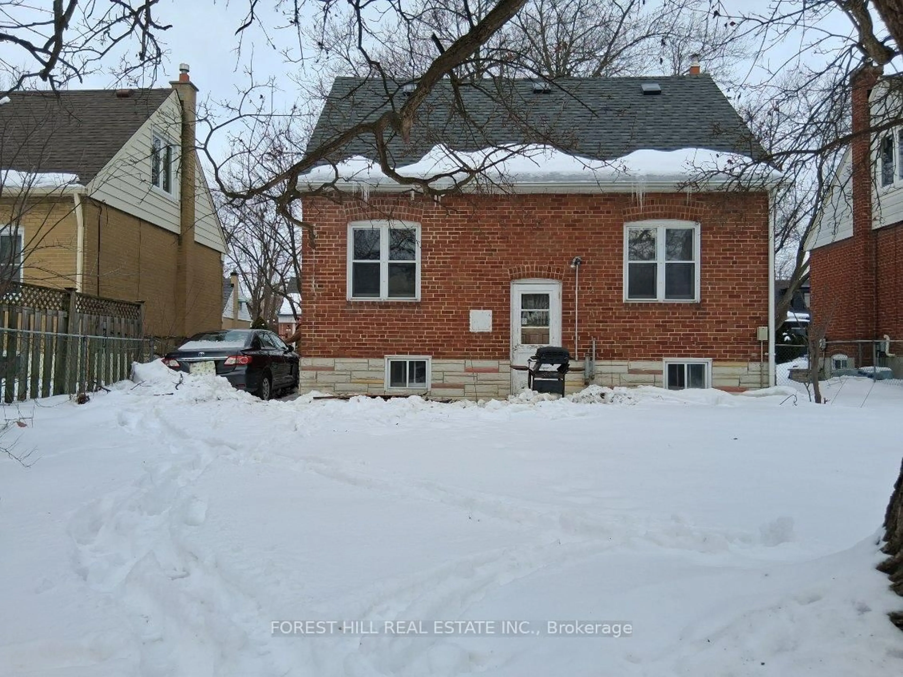 A pic from outside/outdoor area/front of a property/back of a property/a pic from drone, street for 41 Patika Ave, Toronto Ontario M9N 2G1