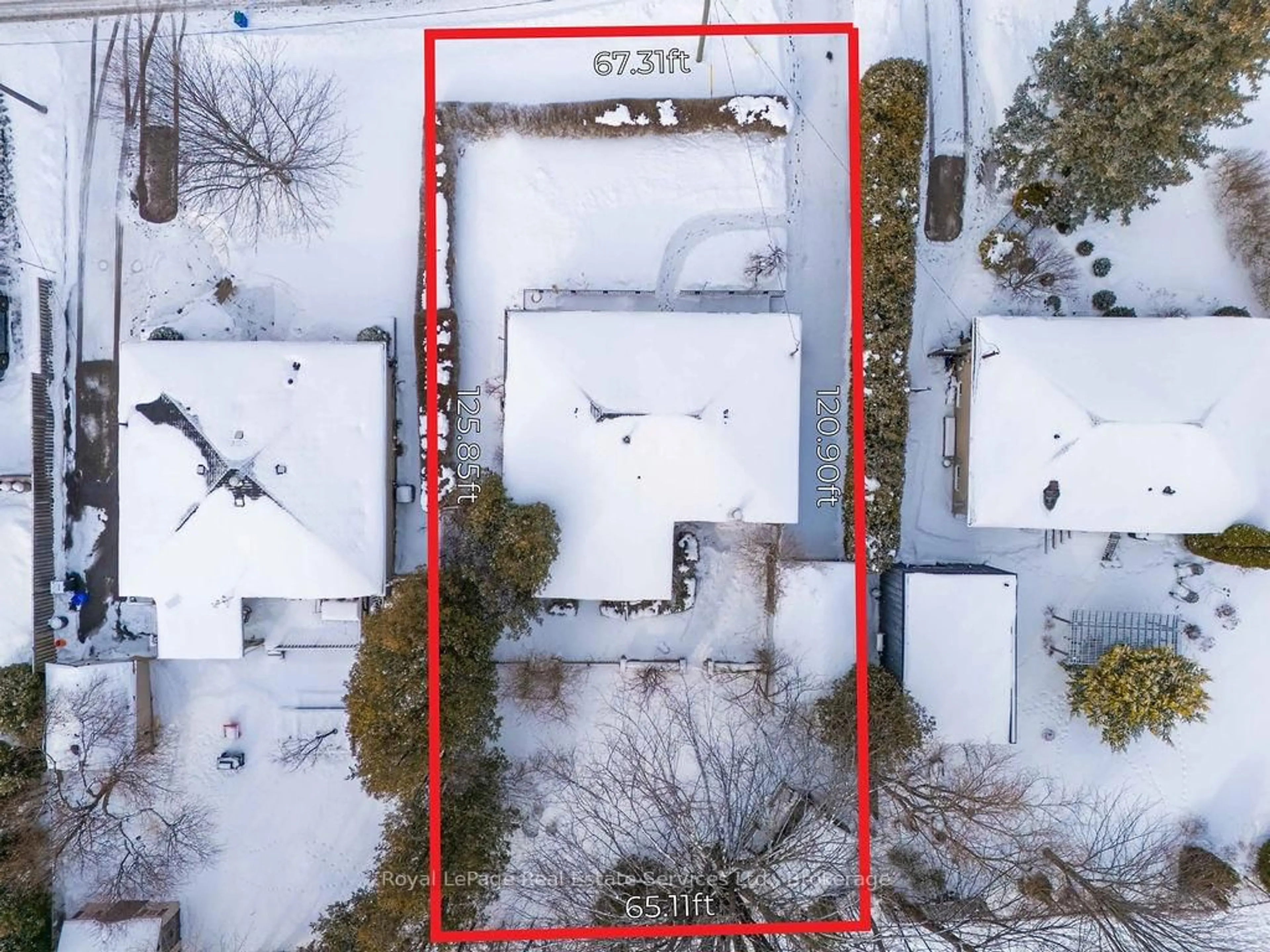 A pic from outside/outdoor area/front of a property/back of a property/a pic from drone, building for 557 Stonecliffe Rd, Oakville Ontario L6L 4N8