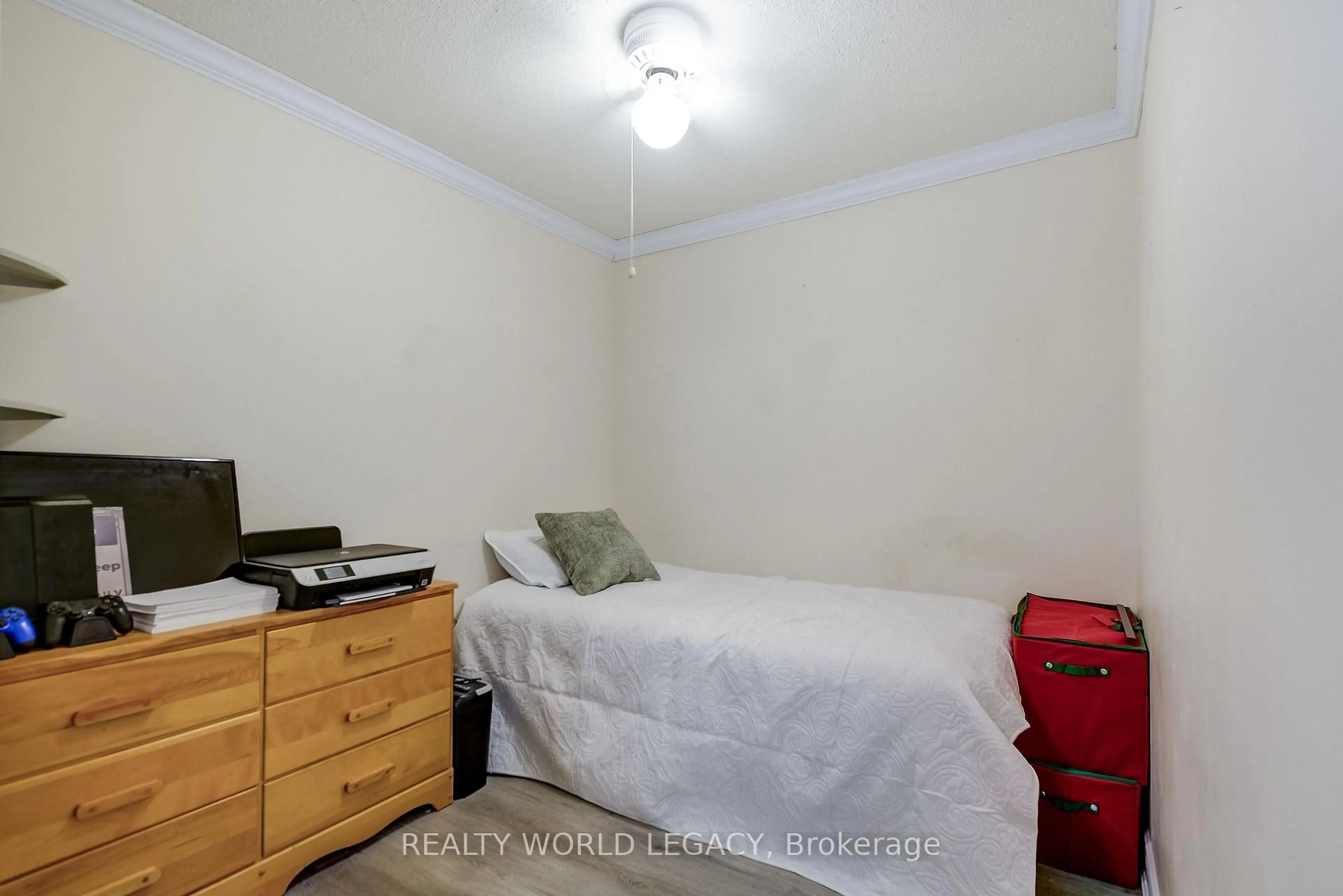 A pic of a room for 100 Burloak Dr #1409, Burlington Ontario L7L 6P6