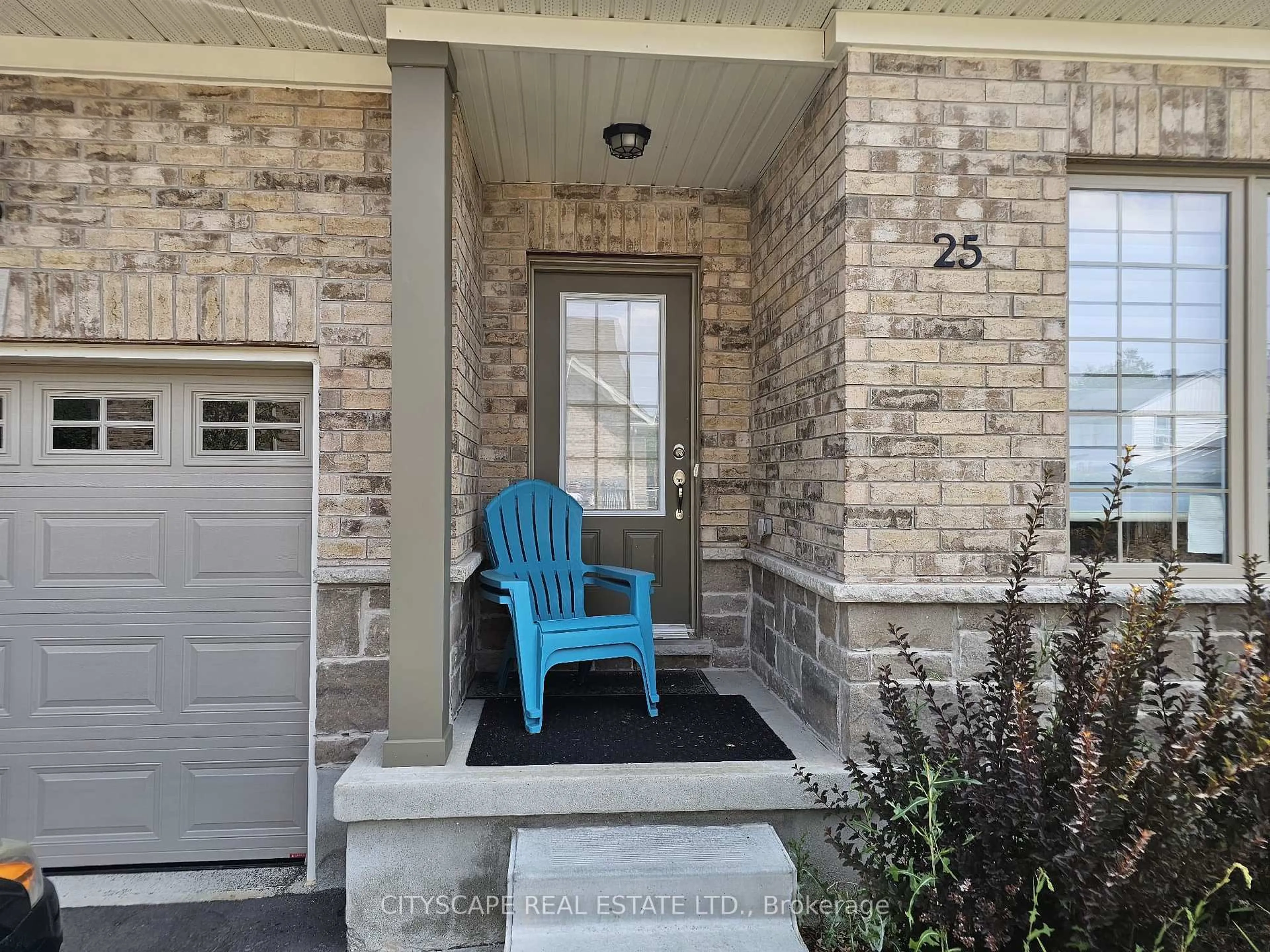 Indoor entryway for 25 Braida Lane, Halton Hills Ontario L7J 0B7