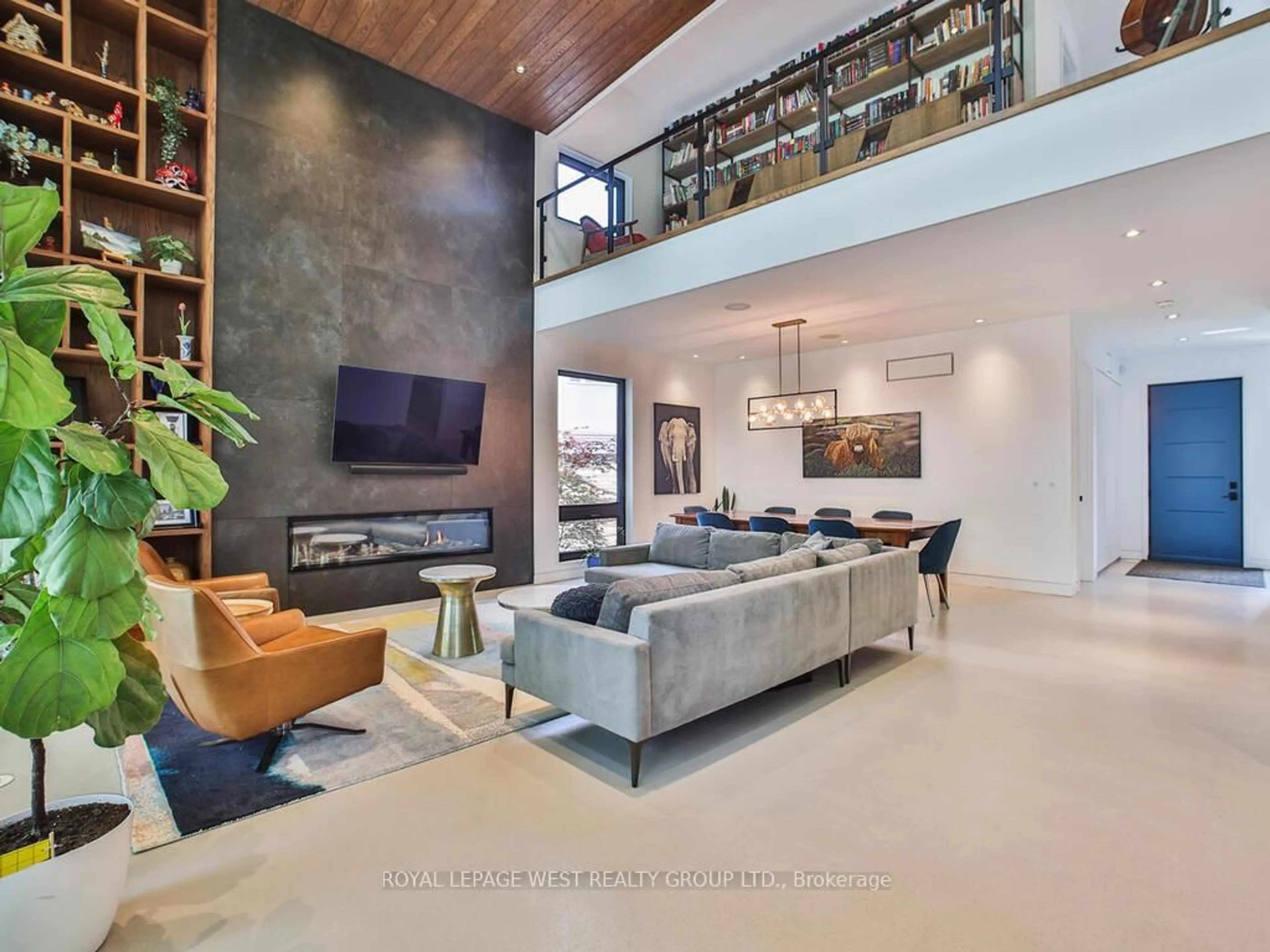 Living room with furniture, unknown for 4 Old Oak Rd, Toronto Ontario M9A 2V8