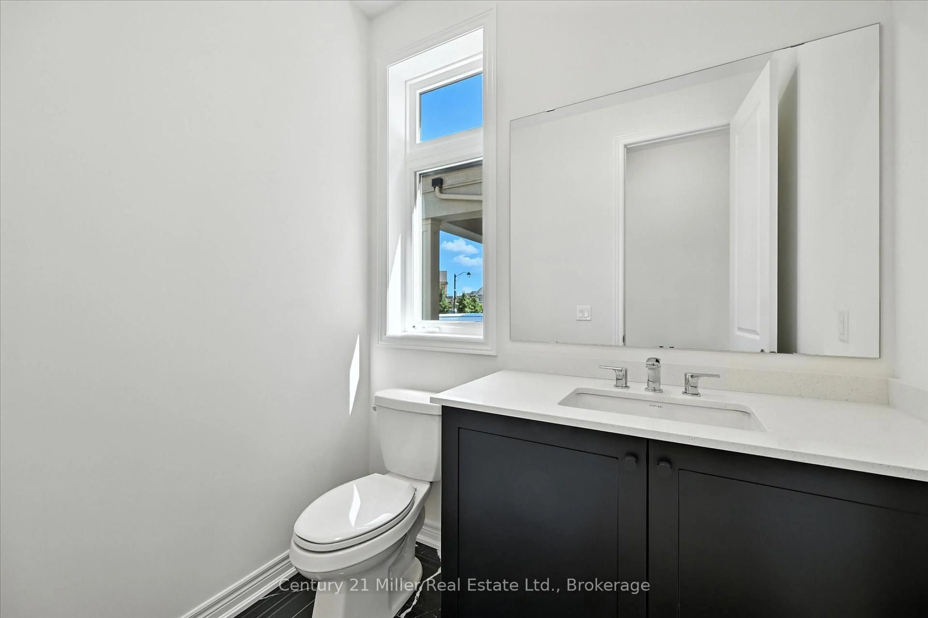 Standard bathroom, ceramic/tile floor for 3250 Millicent Ave, Oakville Ontario L6H 0V8