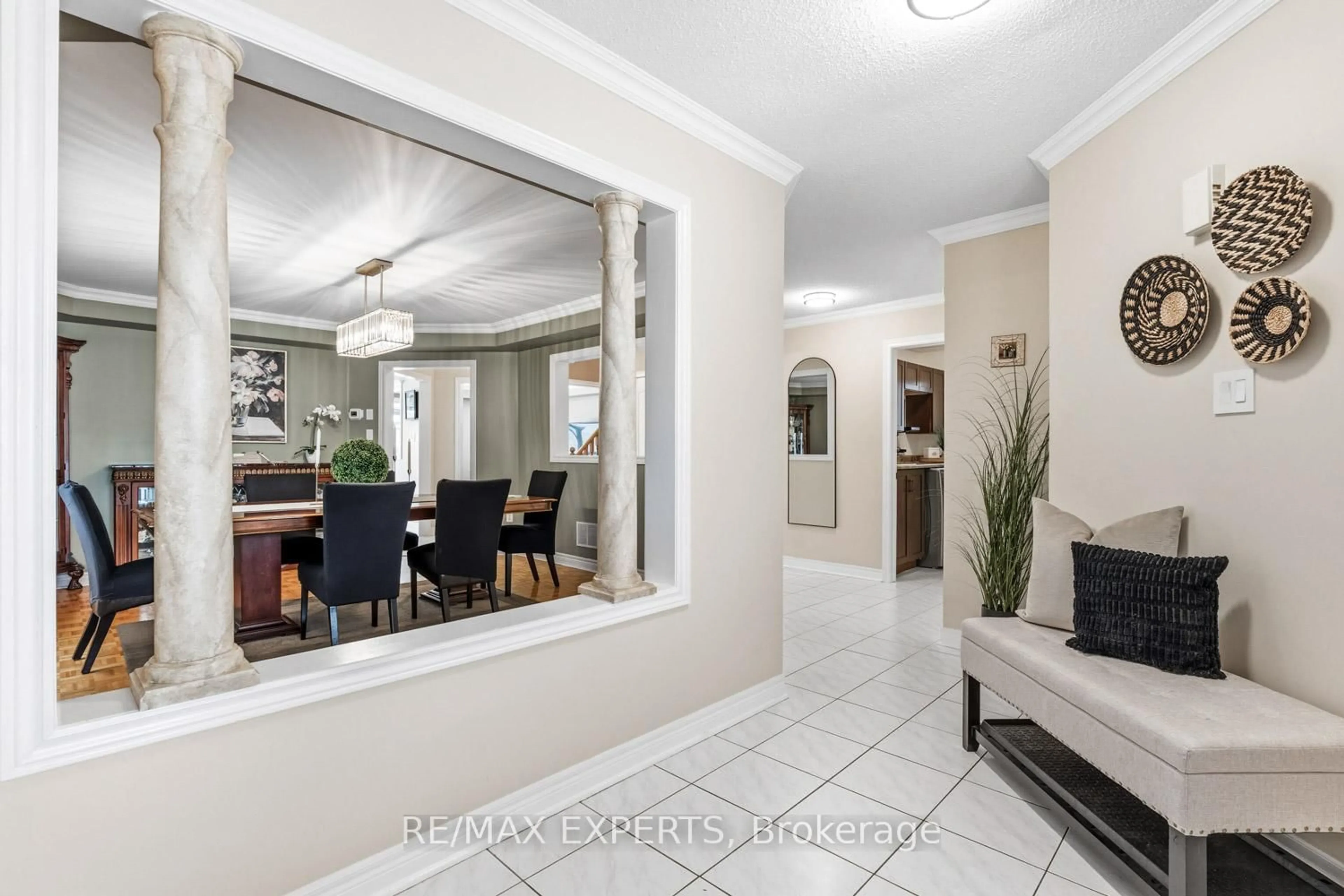 Indoor entryway for 182 Waterbury St, Caledon Ontario L7E 2H9