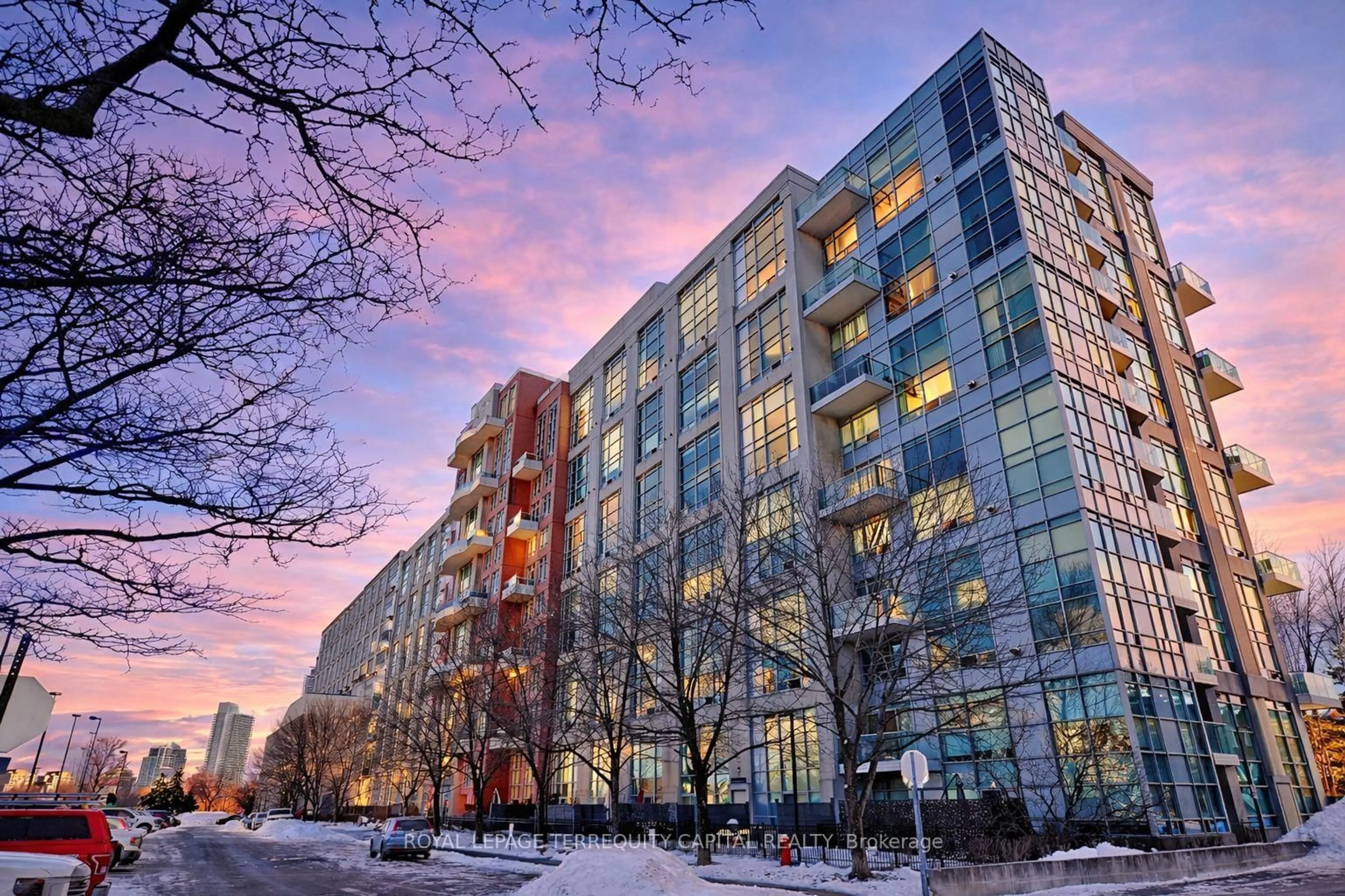 Patio, building for 200 Manitoba St #214, Toronto Ontario M8Y 3Y9