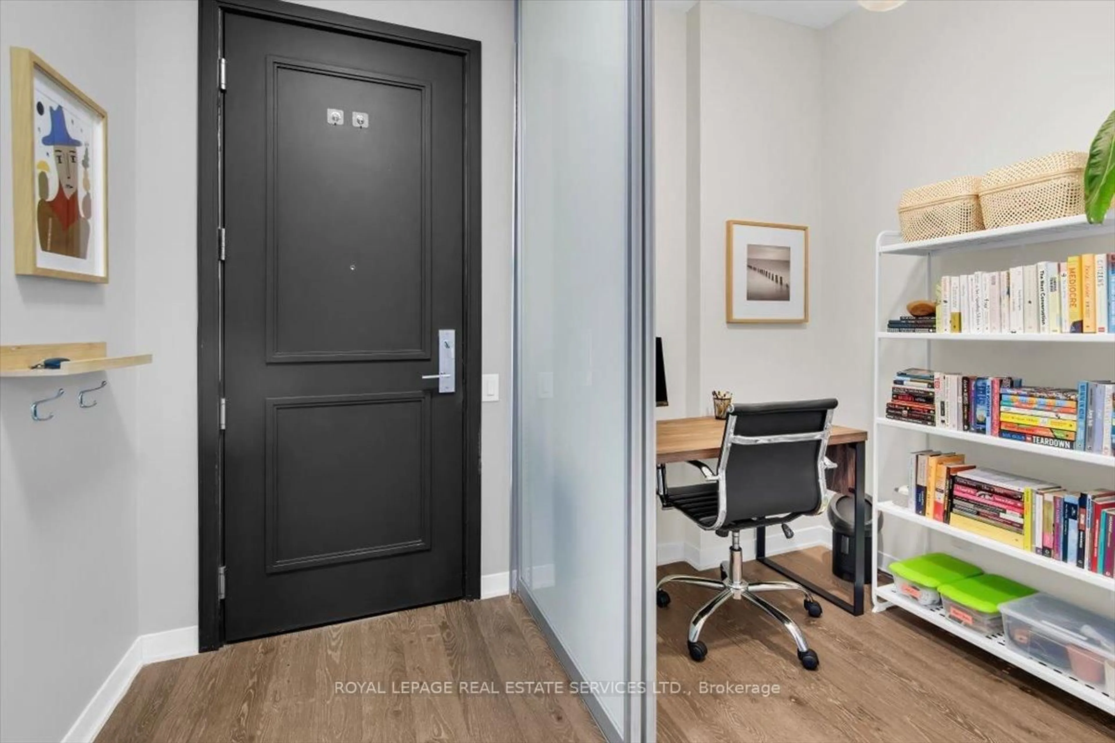 Indoor entryway for 90 Park Lawn Rd #316, Toronto Ontario M8Y 0B6