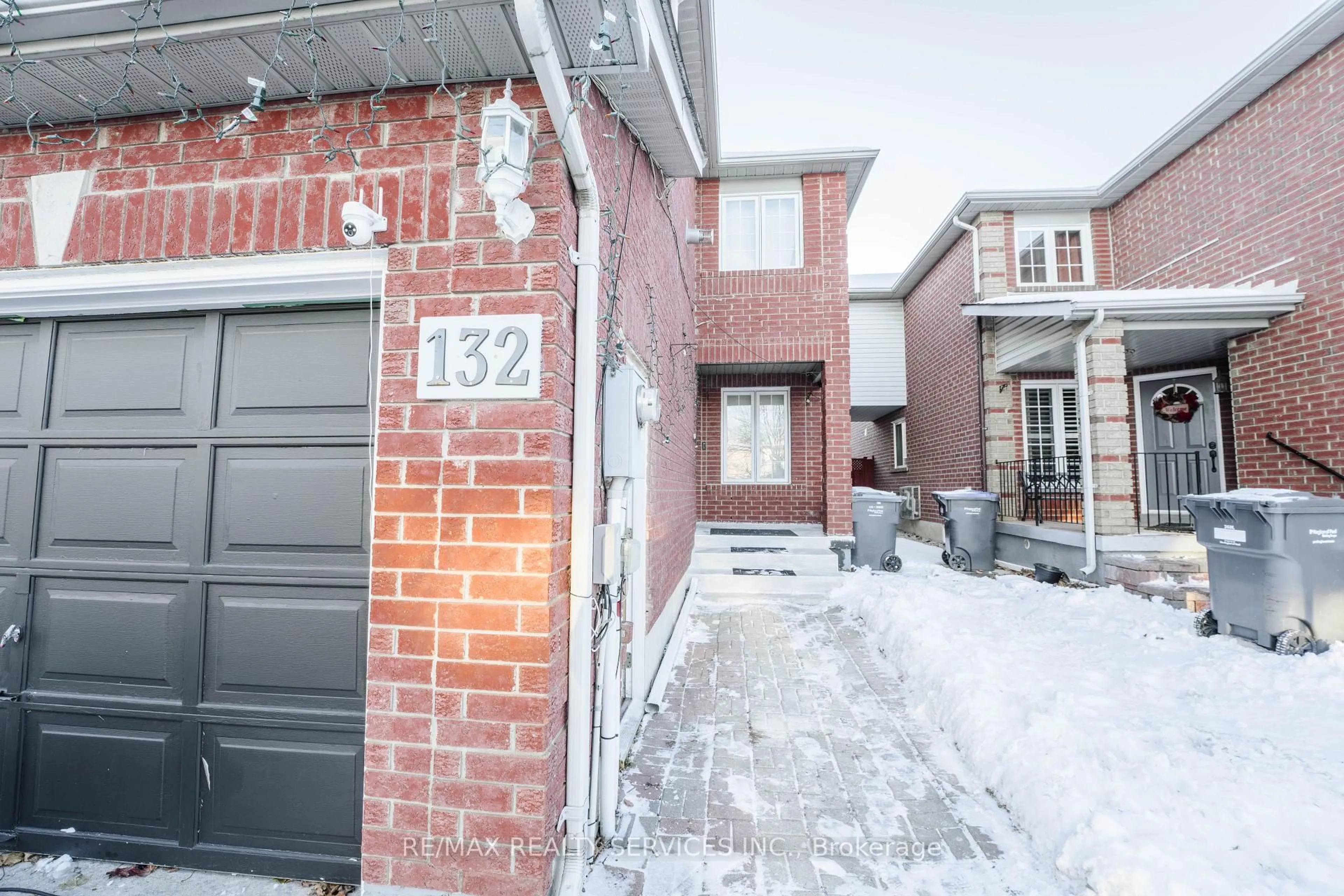 Home with brick exterior material, street for 132 Lauraglen Cres, Brampton Ontario L6Y 5A3