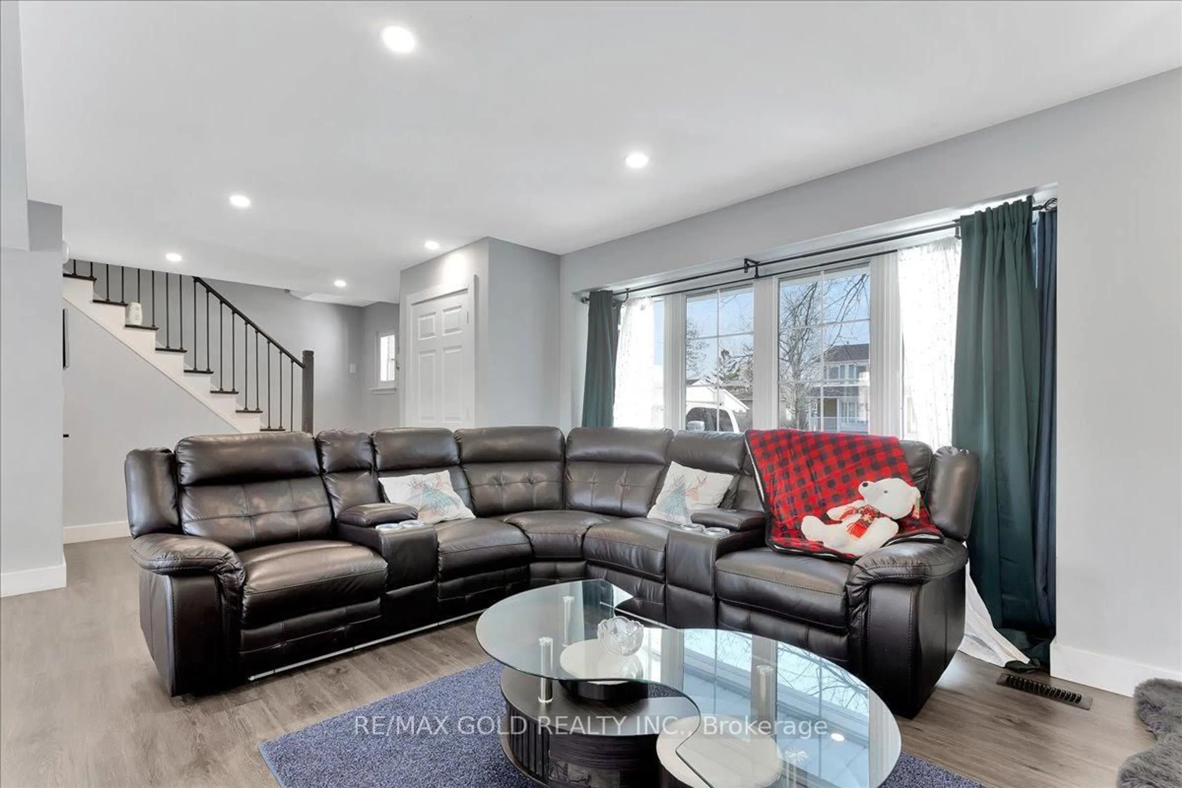 Living room with furniture, unknown for 48 Aberdeen Cres, Brampton Ontario L6T 2P9