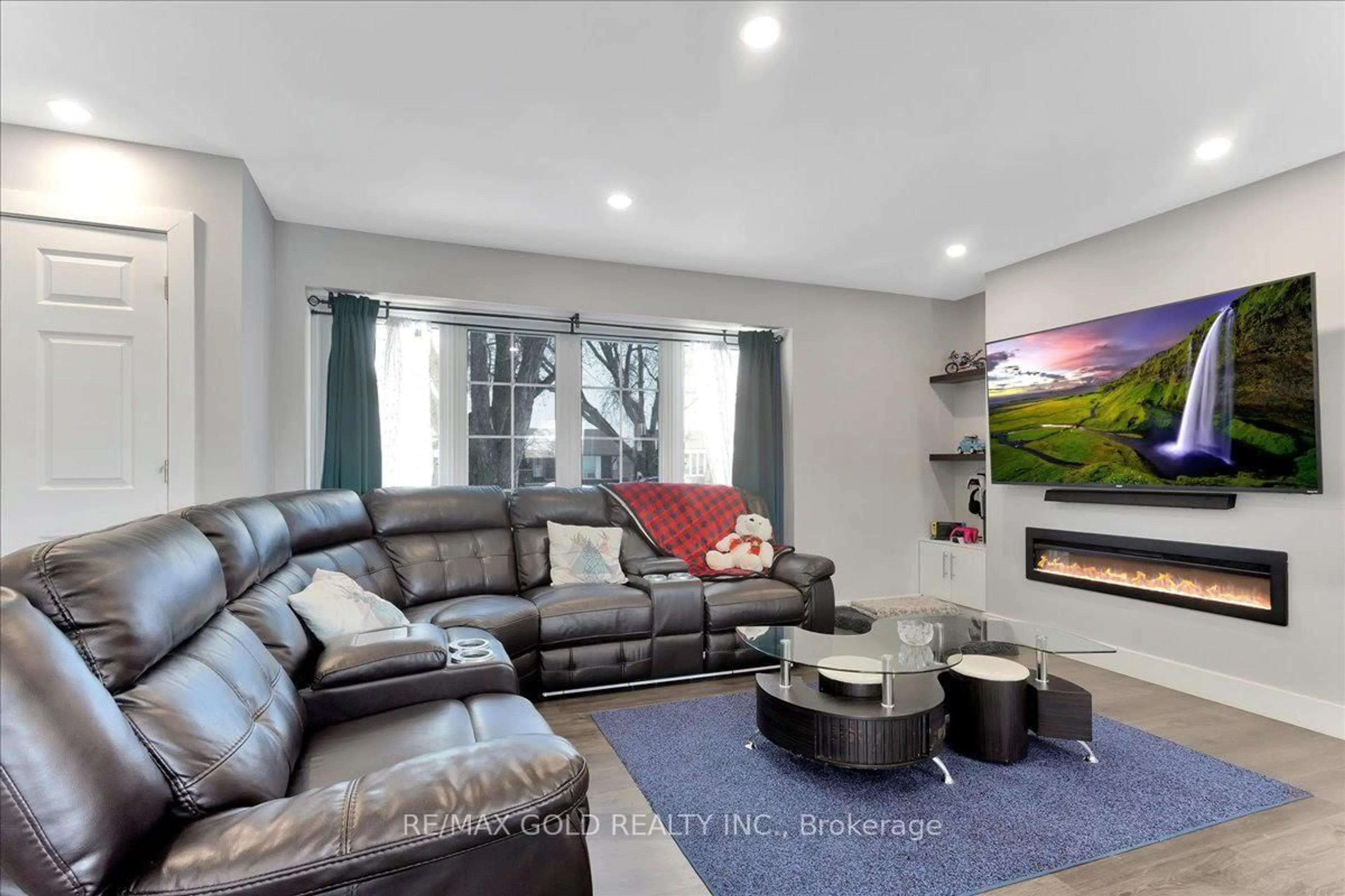 Living room with furniture, unknown for 48 Aberdeen Cres, Brampton Ontario L6T 2P9