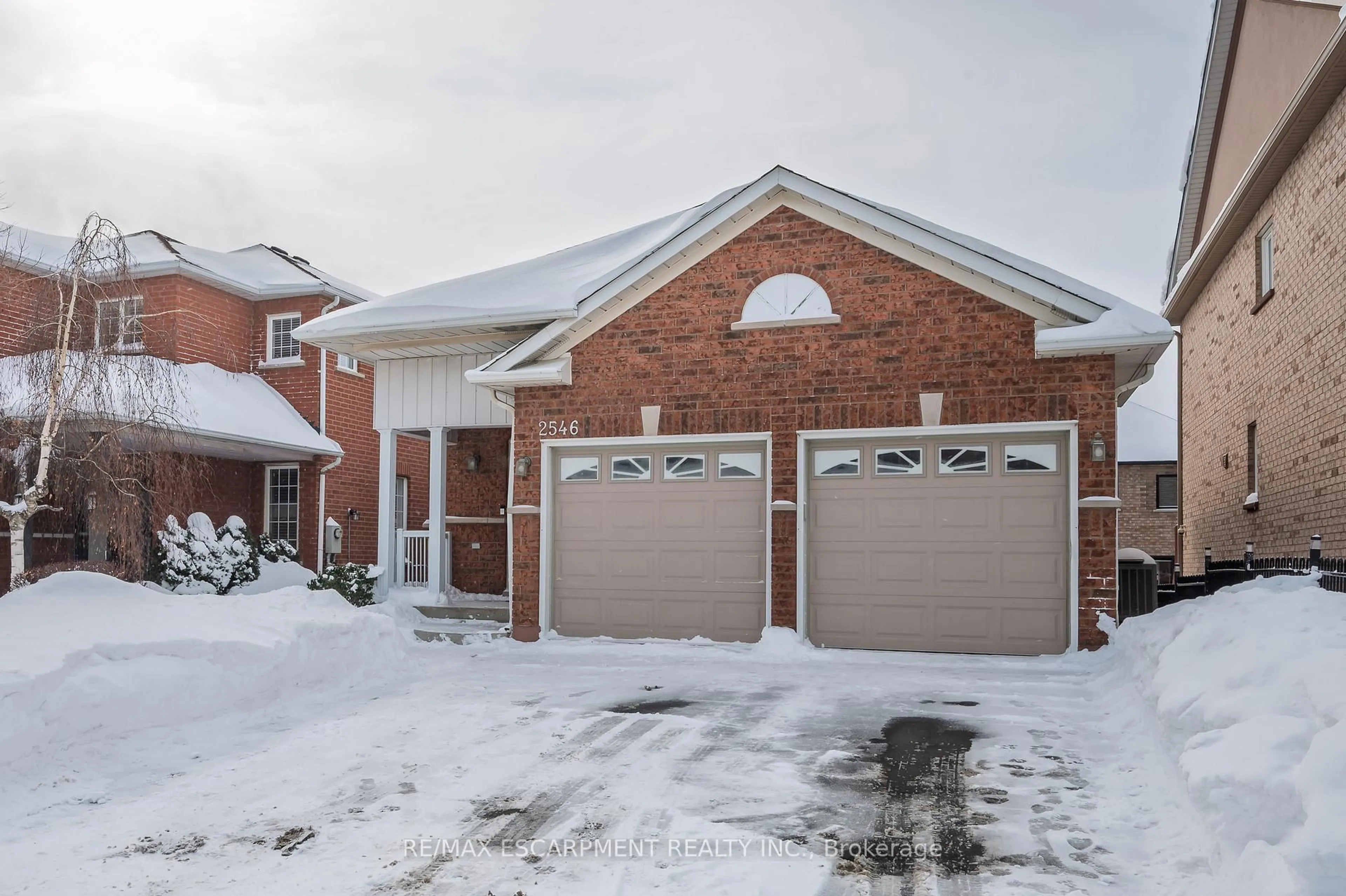 Home with brick exterior material, street for 2546 Nichols Dr, Oakville Ontario L6H 7L3