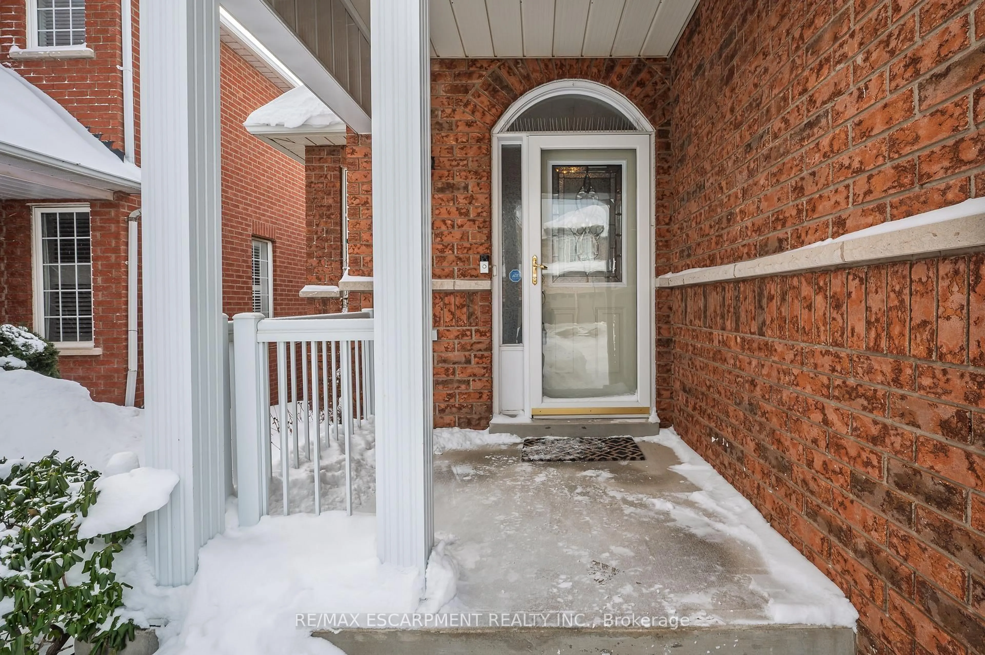 Indoor entryway for 2546 Nichols Dr, Oakville Ontario L6H 7L3
