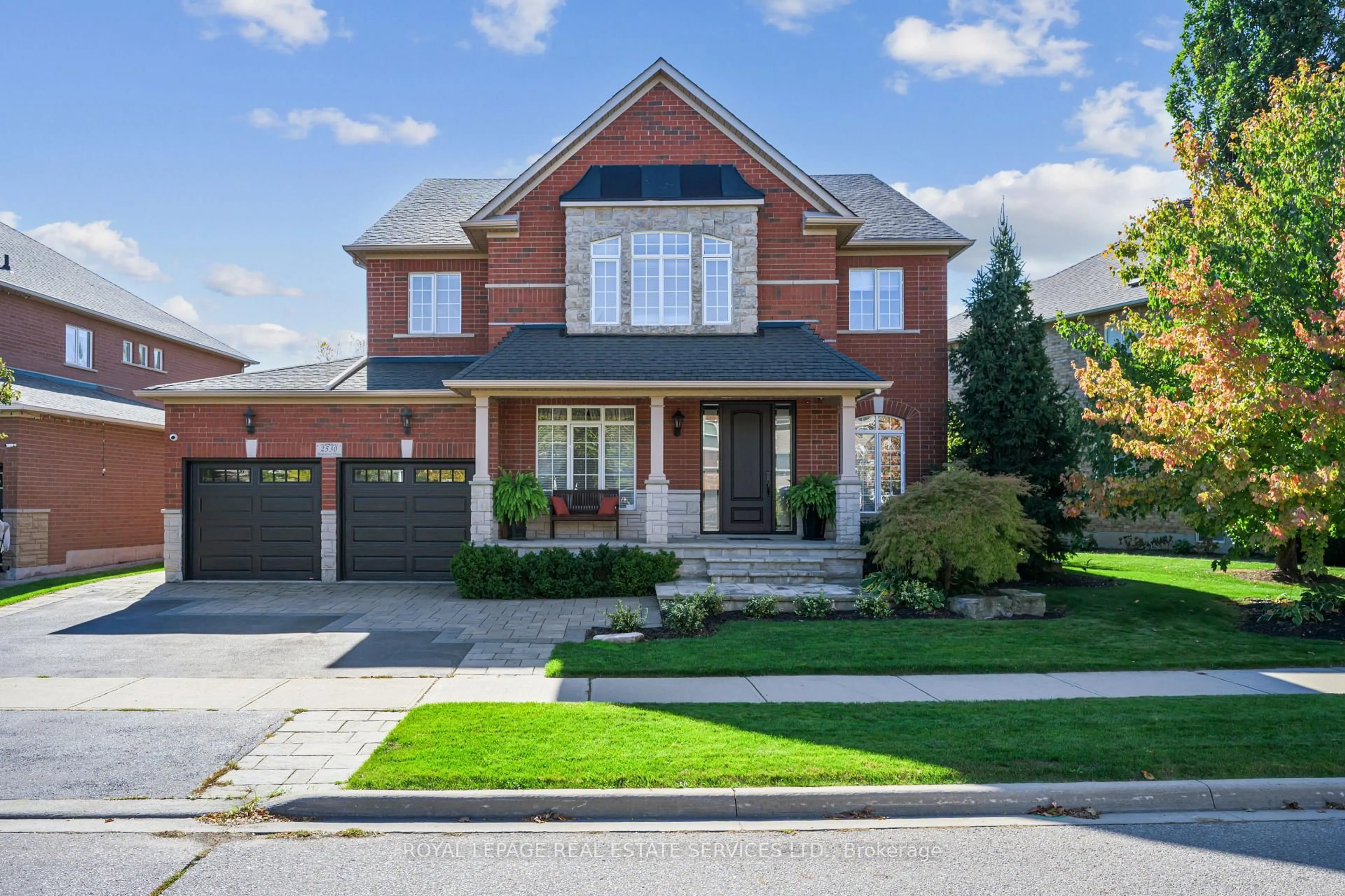 Home with brick exterior material, street for 2530 Hemmford Dr, Oakville Ontario L6M 4R7