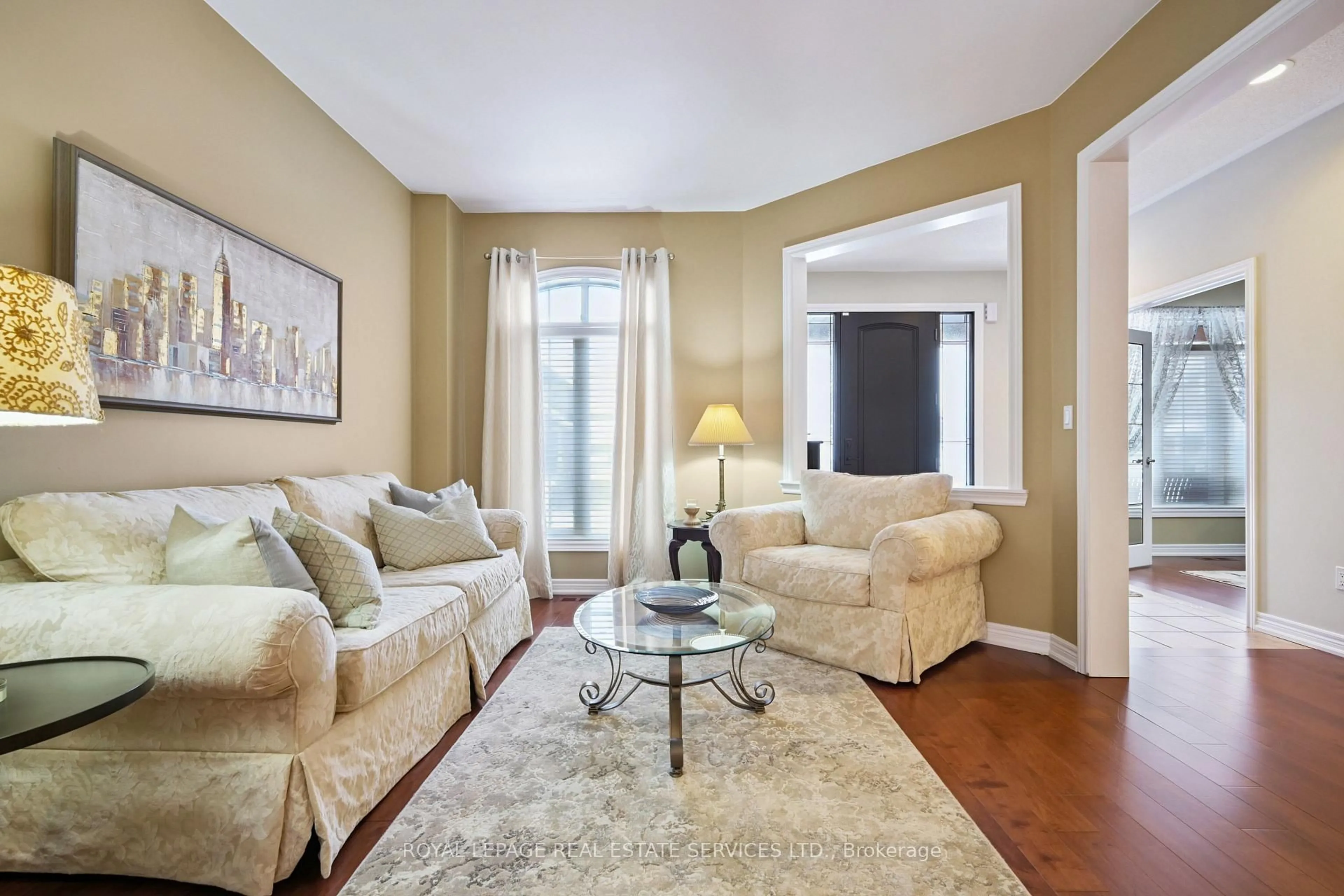 Living room with furniture, unknown for 2530 Hemmford Dr, Oakville Ontario L6M 4R7