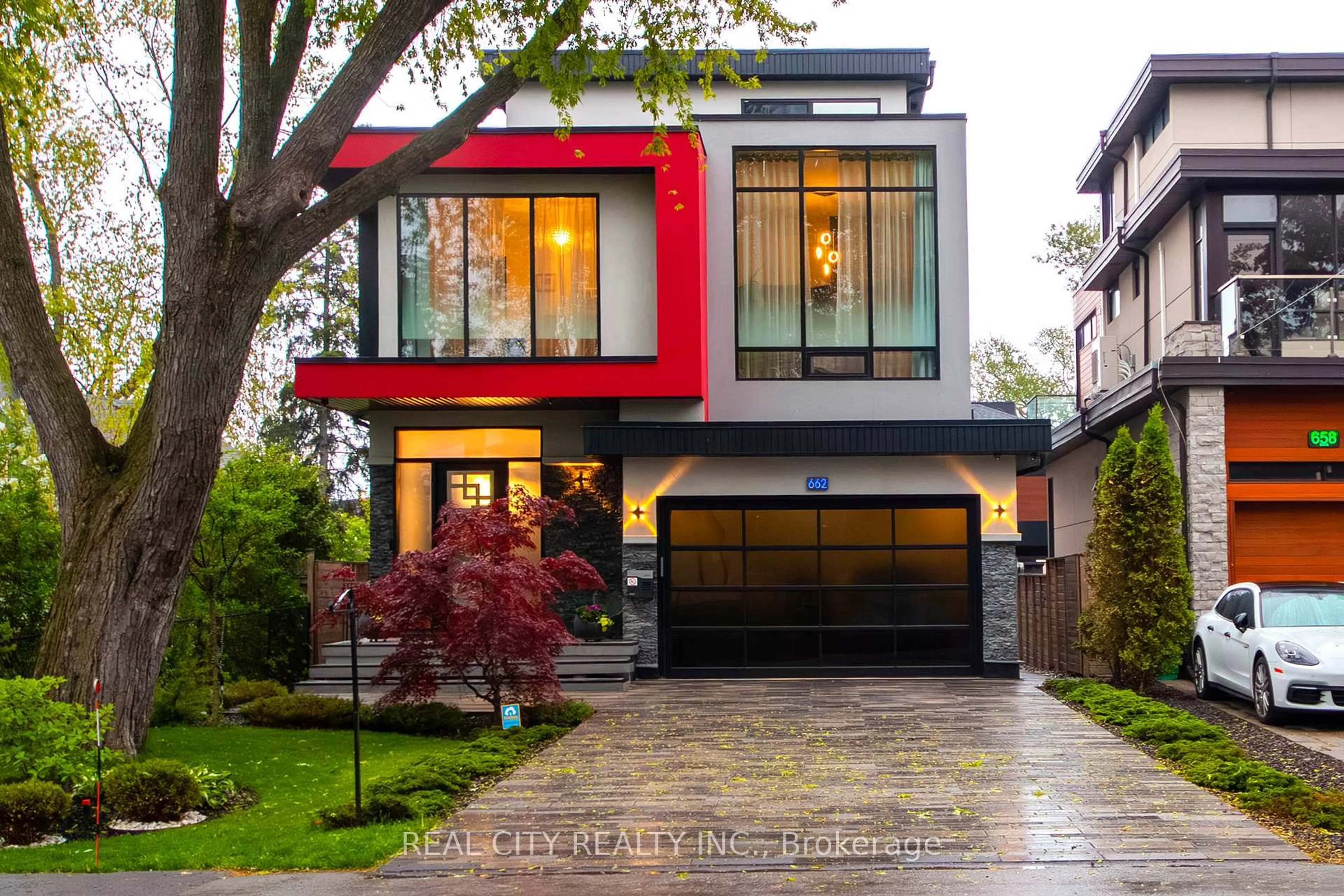 Home with brick exterior material, street for 662 Byngmount Ave, Mississauga Ontario L5G 1R4