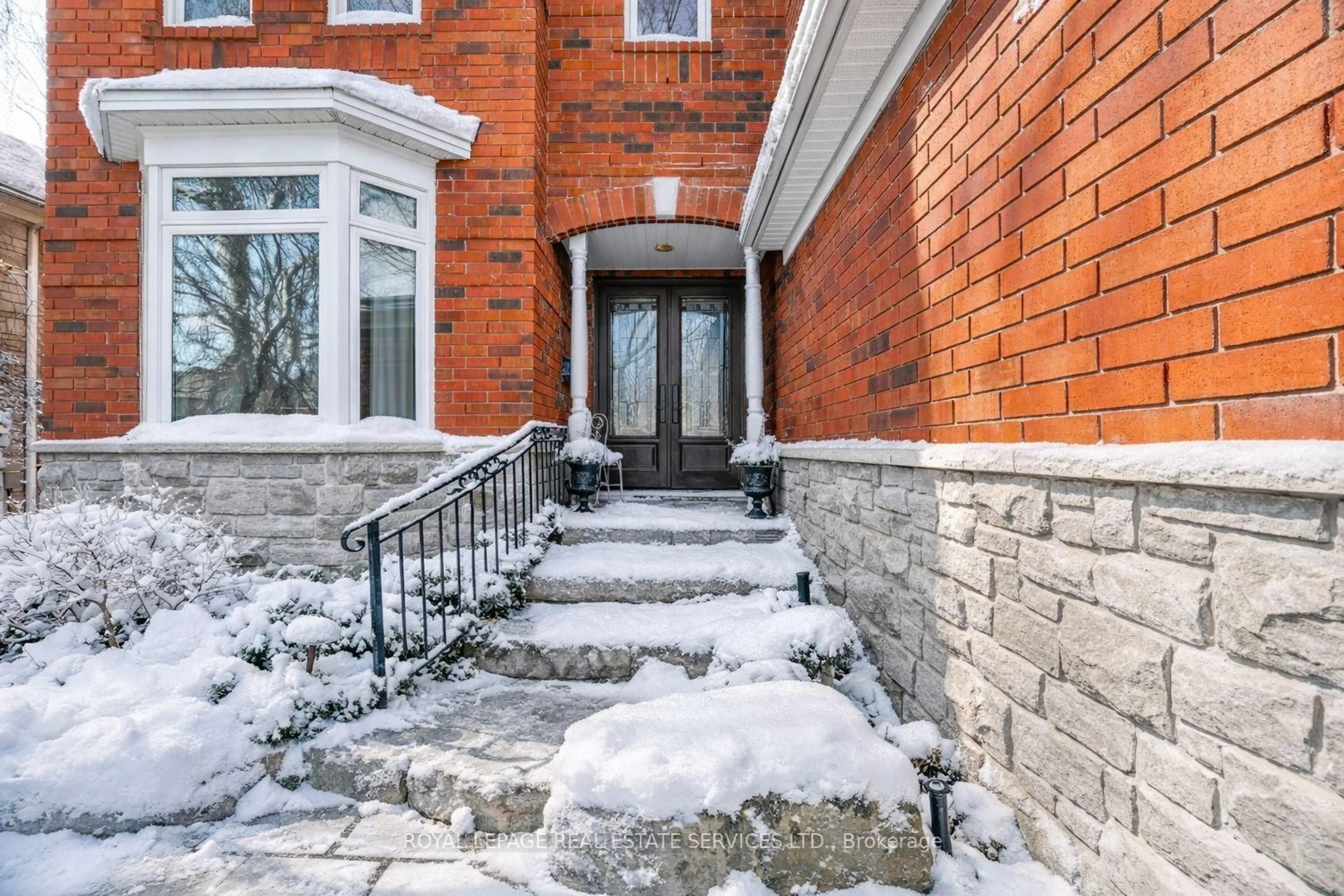Home with brick exterior material, street for 2097 ARBOURVIEW Dr, Oakville Ontario L6M 3P3