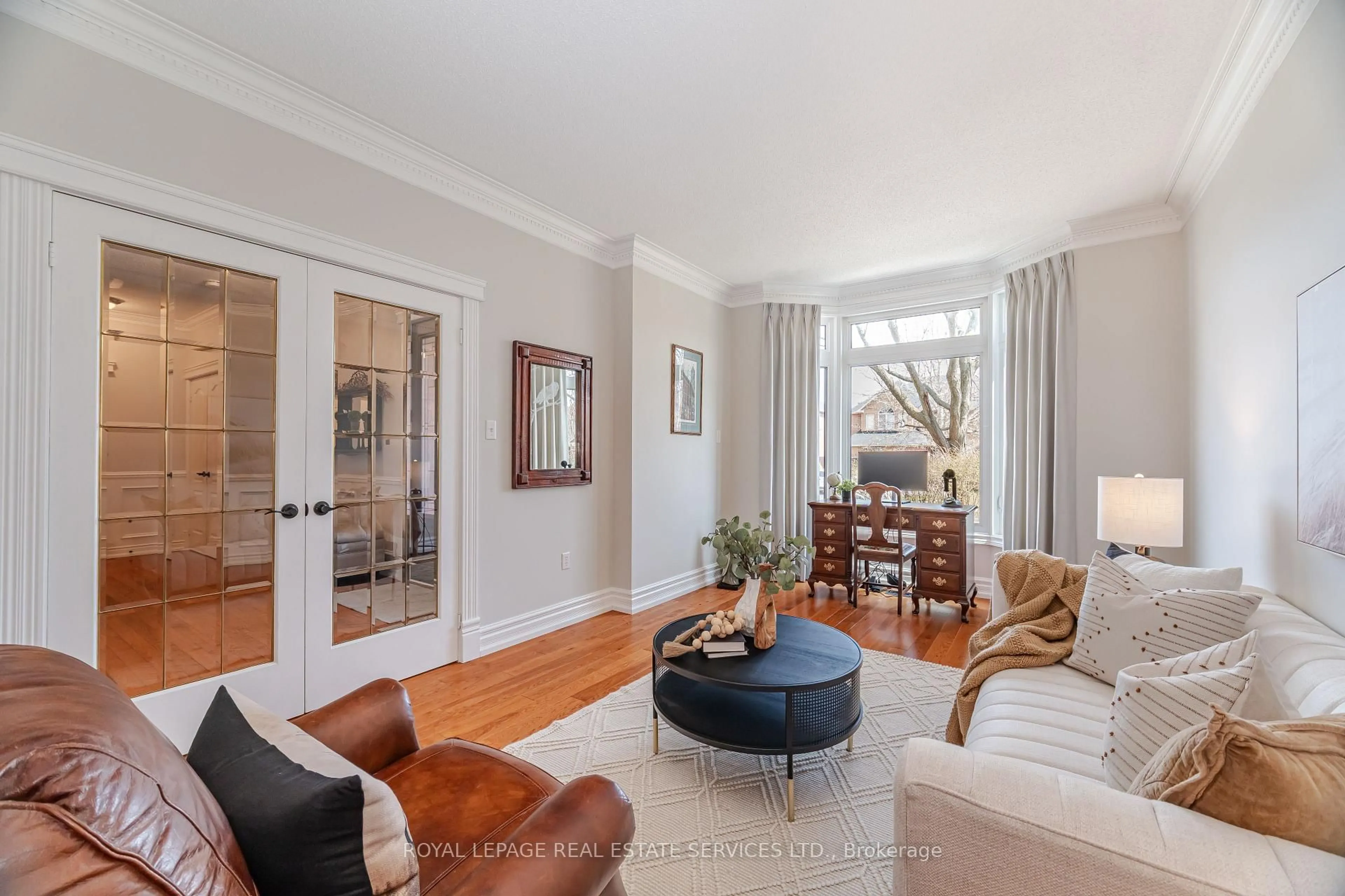 Living room with furniture, unknown for 2097 ARBOURVIEW Dr, Oakville Ontario L6M 3P3