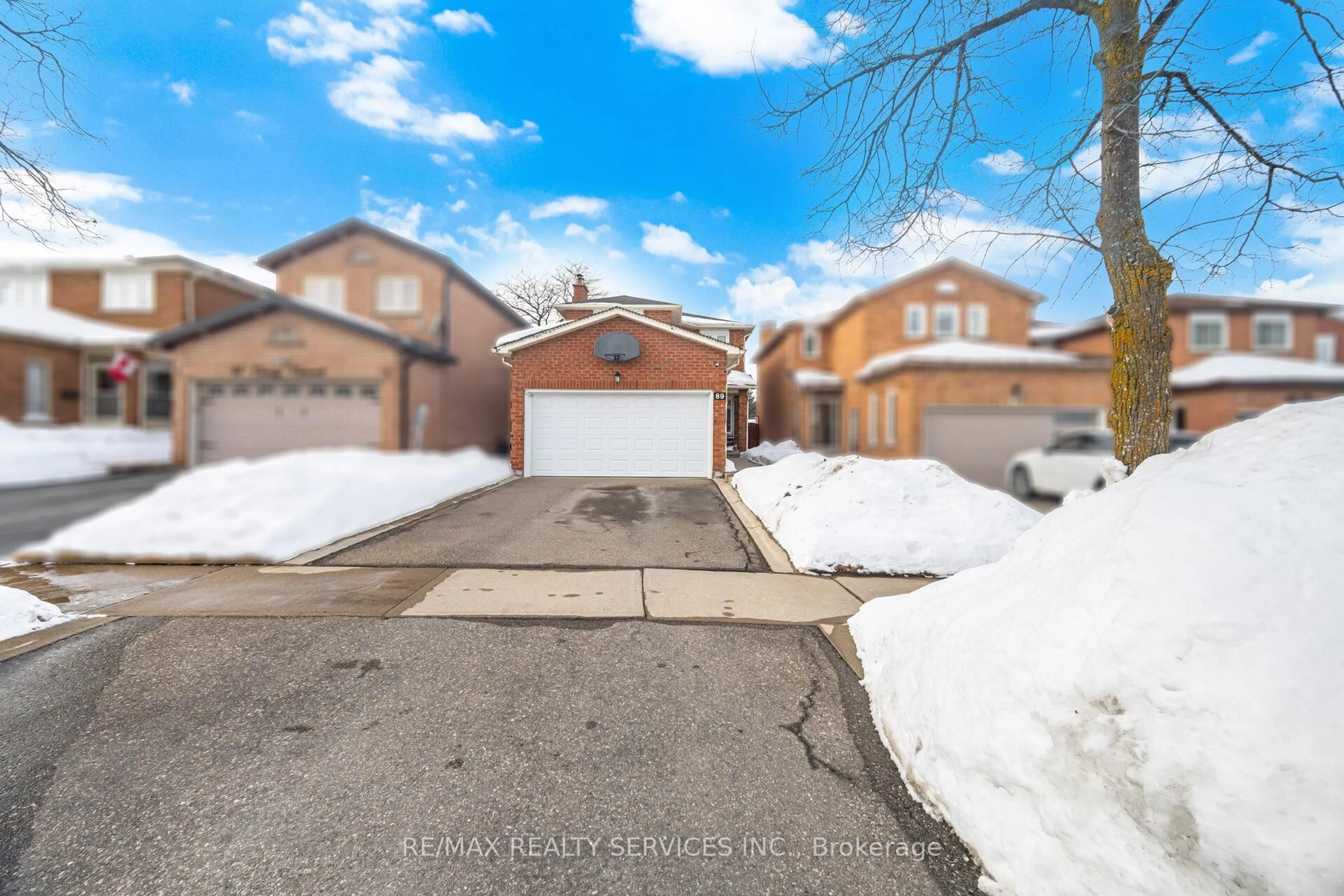 A pic from outside/outdoor area/front of a property/back of a property/a pic from drone, street for 89 Candy Cres, Brampton Ontario L6X 3T6