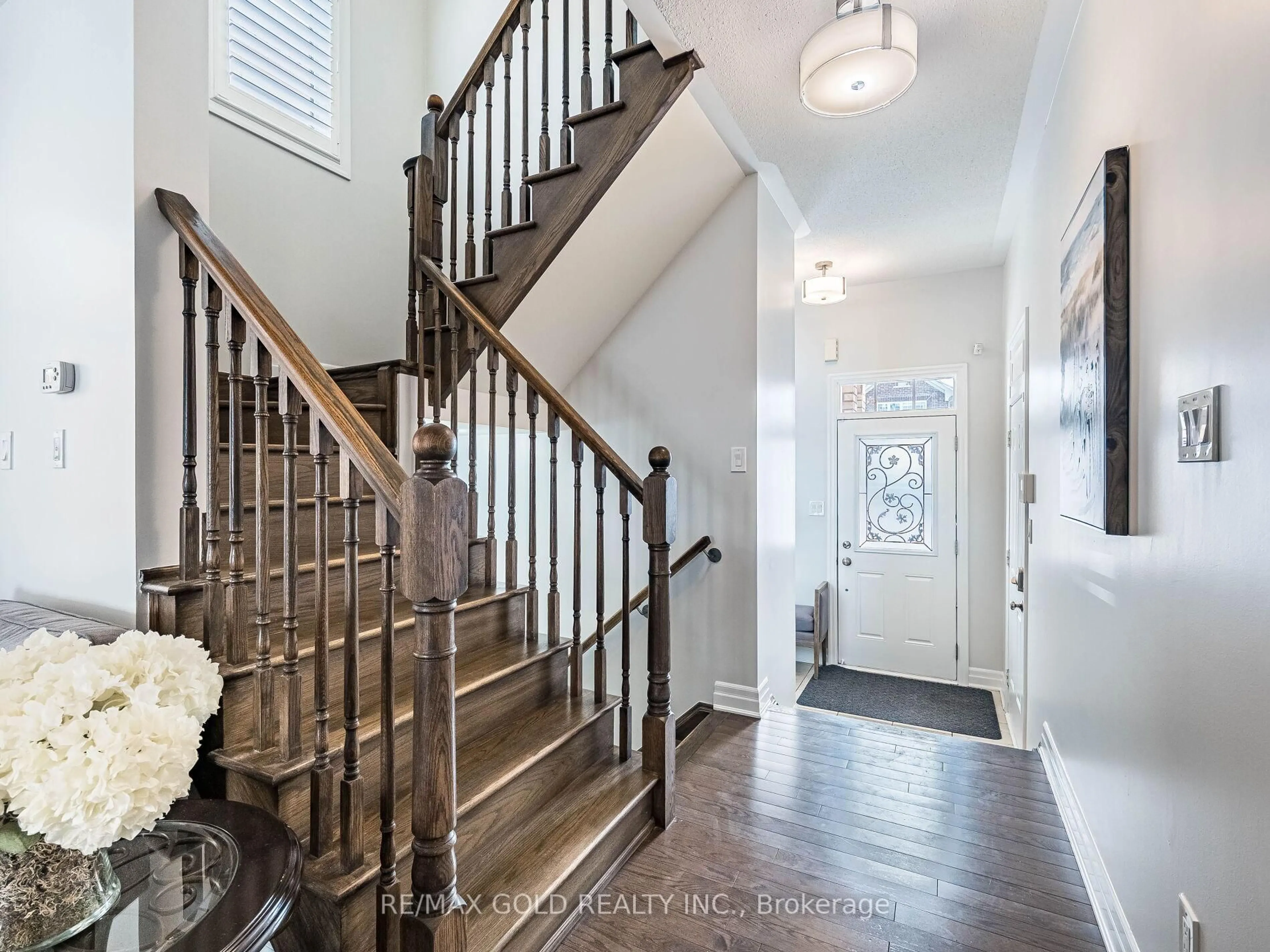 Indoor entryway for 90 Stedford Cres, Brampton Ontario L7A 4P7