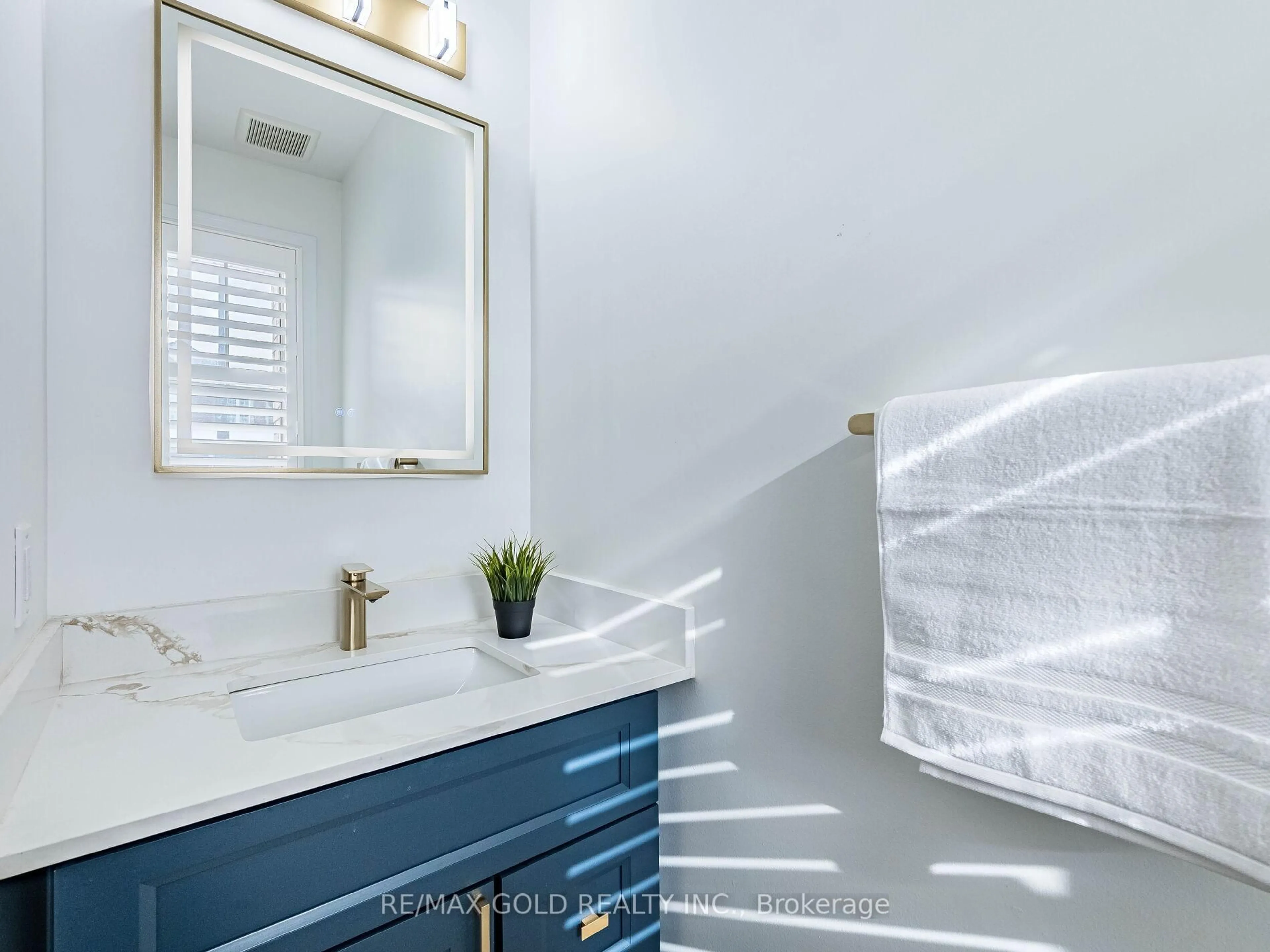 Contemporary bathroom, ceramic/tile floor for 90 Stedford Cres, Brampton Ontario L7A 4P7