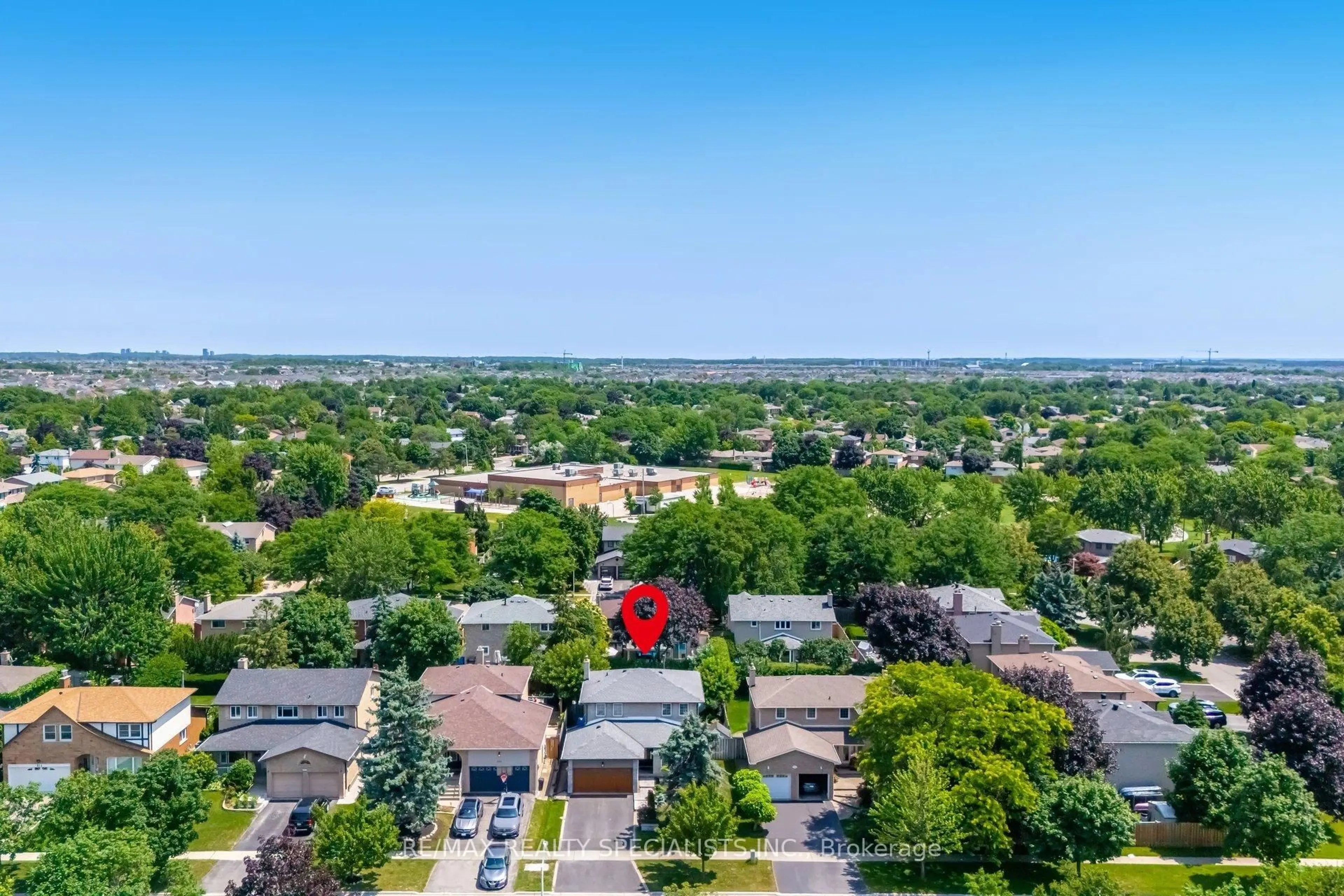 A pic from outside/outdoor area/front of a property/back of a property/a pic from drone, city buildings view from balcony for 796 Childs Dr, Milton Ontario L9T 4J2