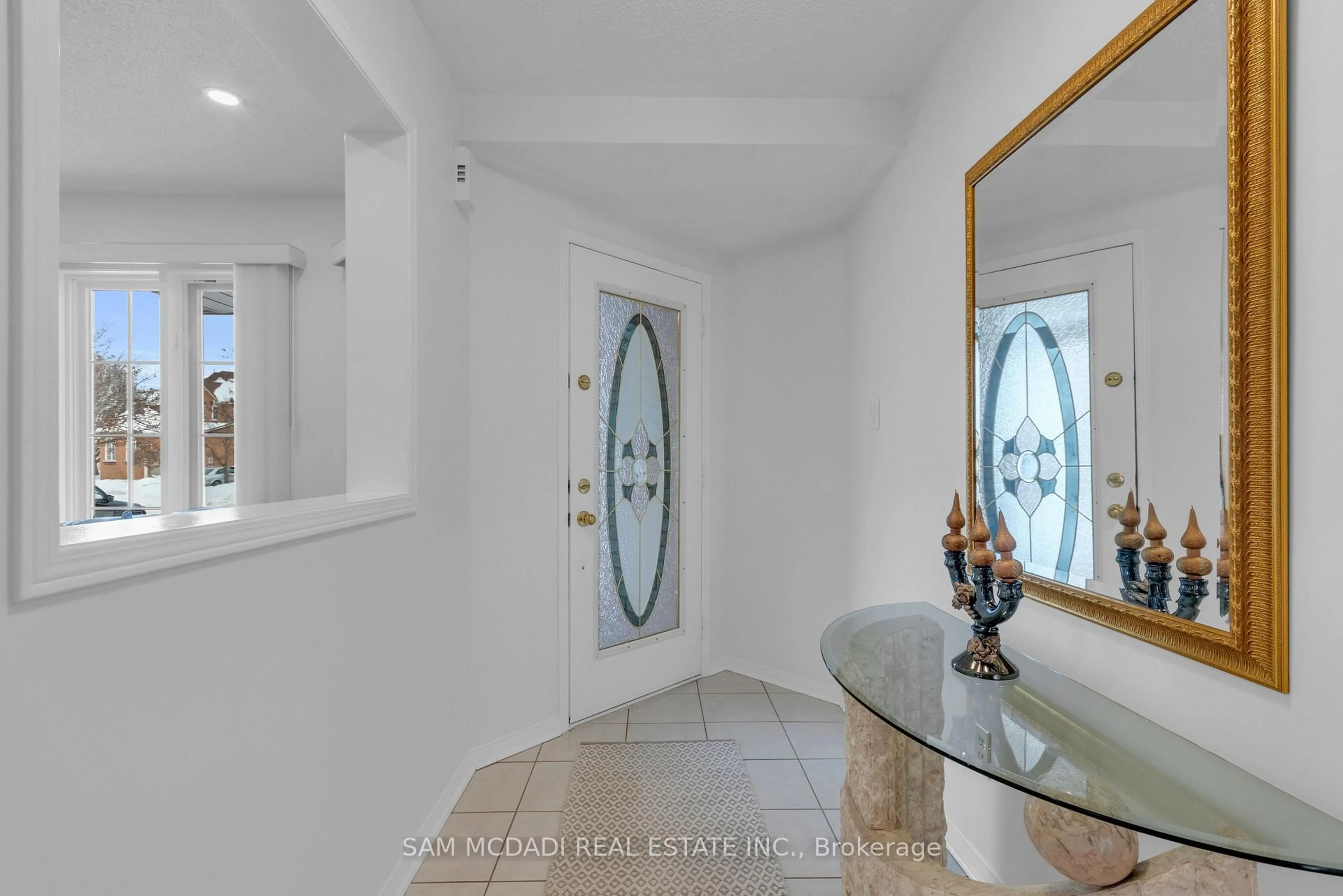 Indoor foyer for 22 Nazer St, Halton Hills Ontario L7G 5X8