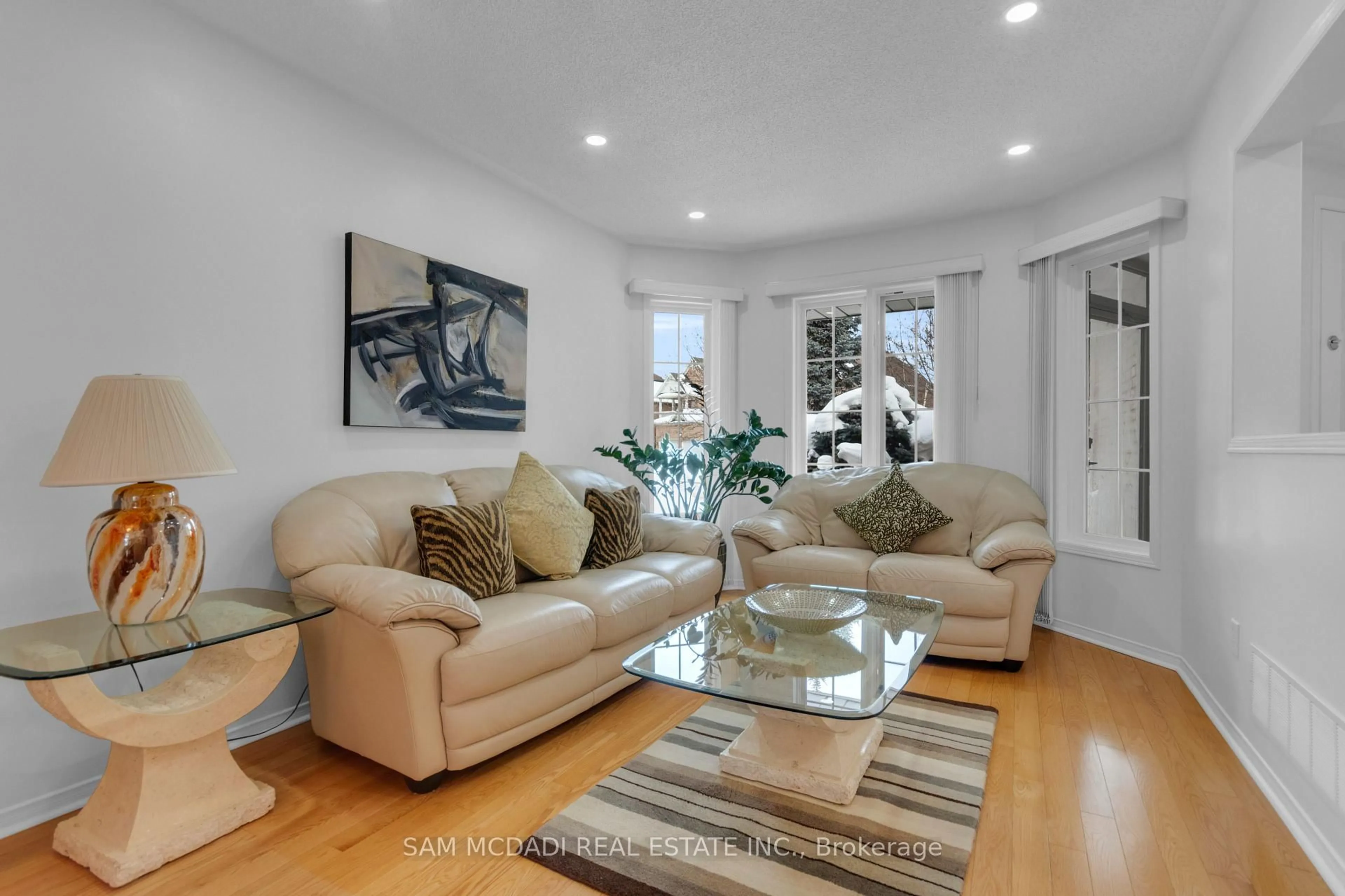 Living room with furniture, unknown for 22 Nazer St, Halton Hills Ontario L7G 5X8